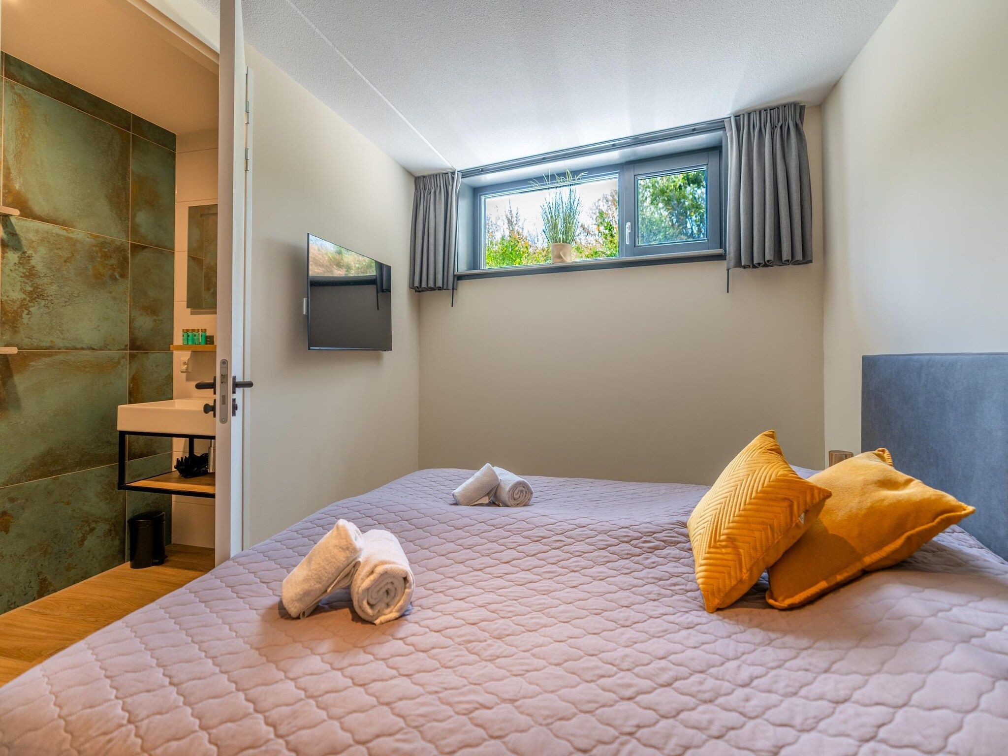 Een slaapkamer van Waalerburght 14 in De Waal