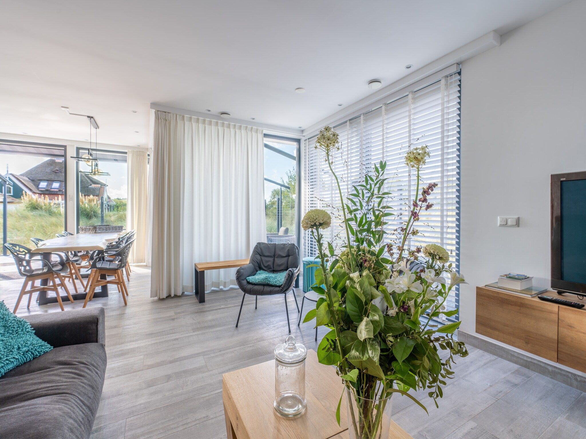 De woonkamer van Strandvilla Hygge in Den Burg