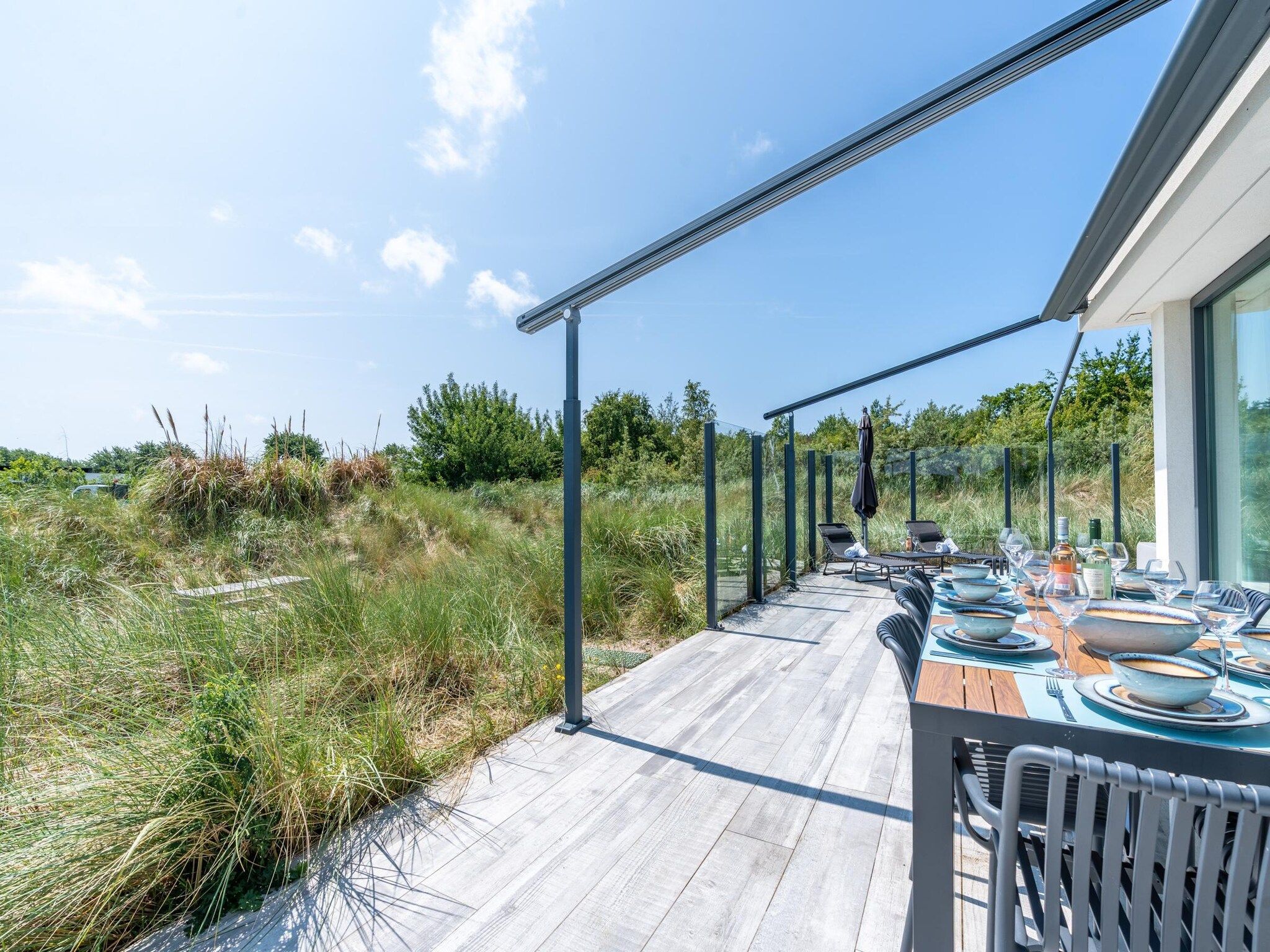 Het terras van Strandvilla Hygge in Den Burg