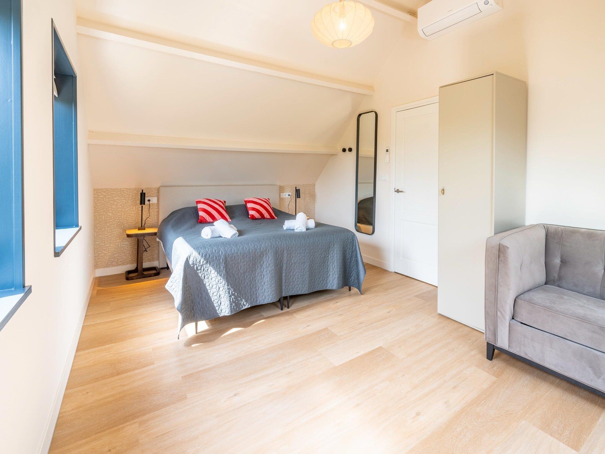 Een slaapkamer van Orchismient 39 in De Koog