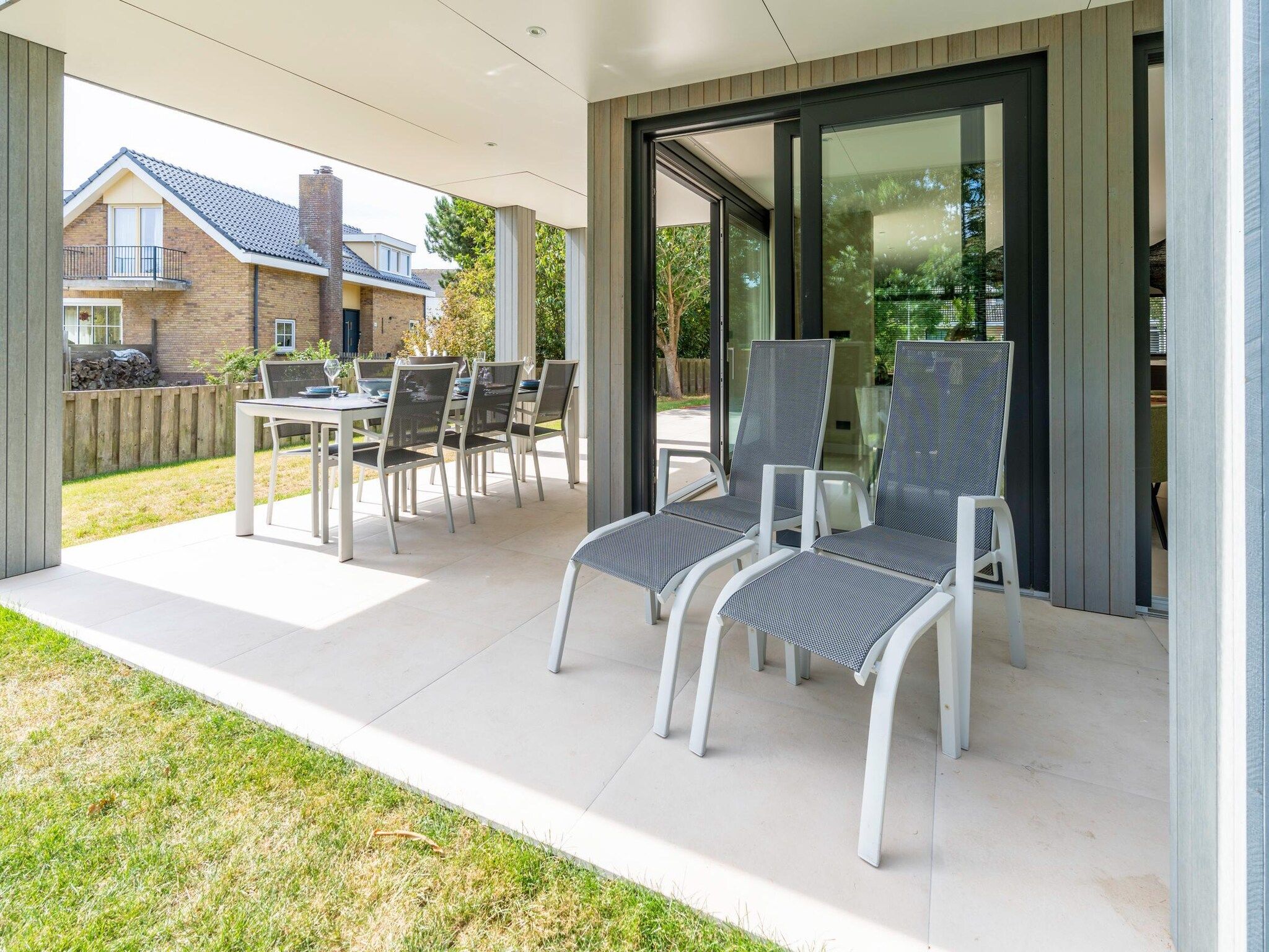 Het terras van Orchismient 39 in De Koog