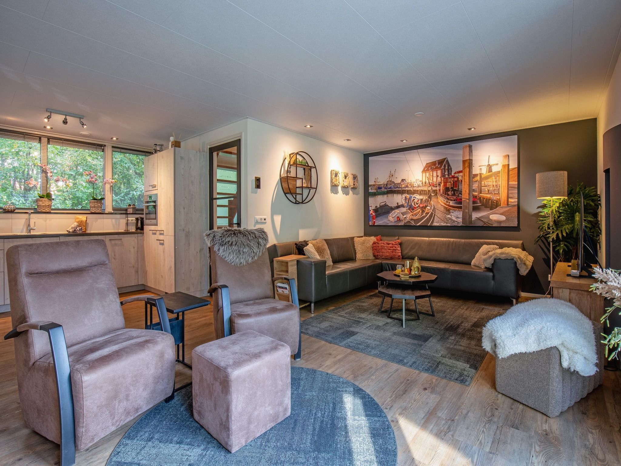 De woonkamer van De Witte Parel in Den Burg