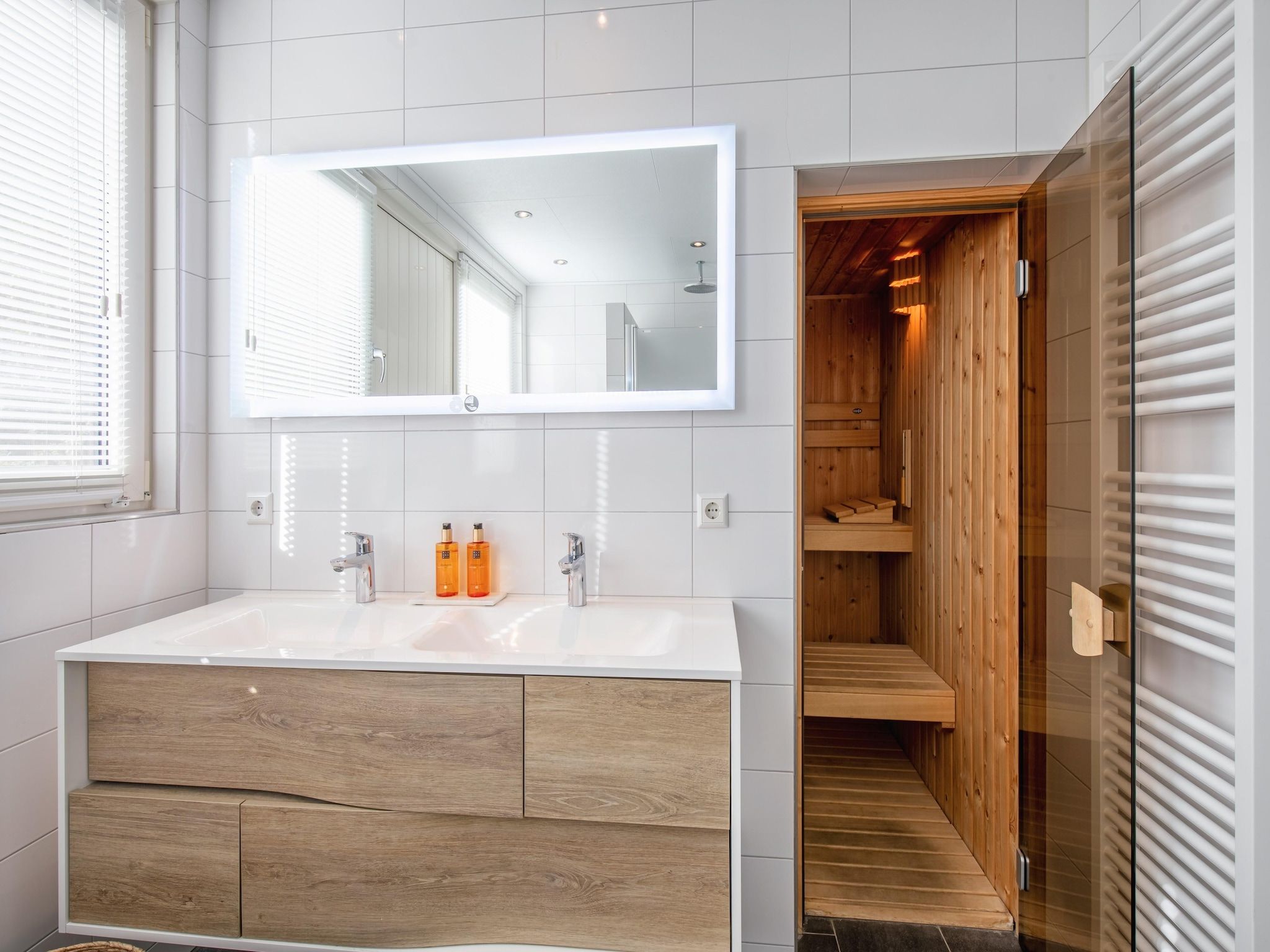 De badkamer van De Witte Parel in Den Burg