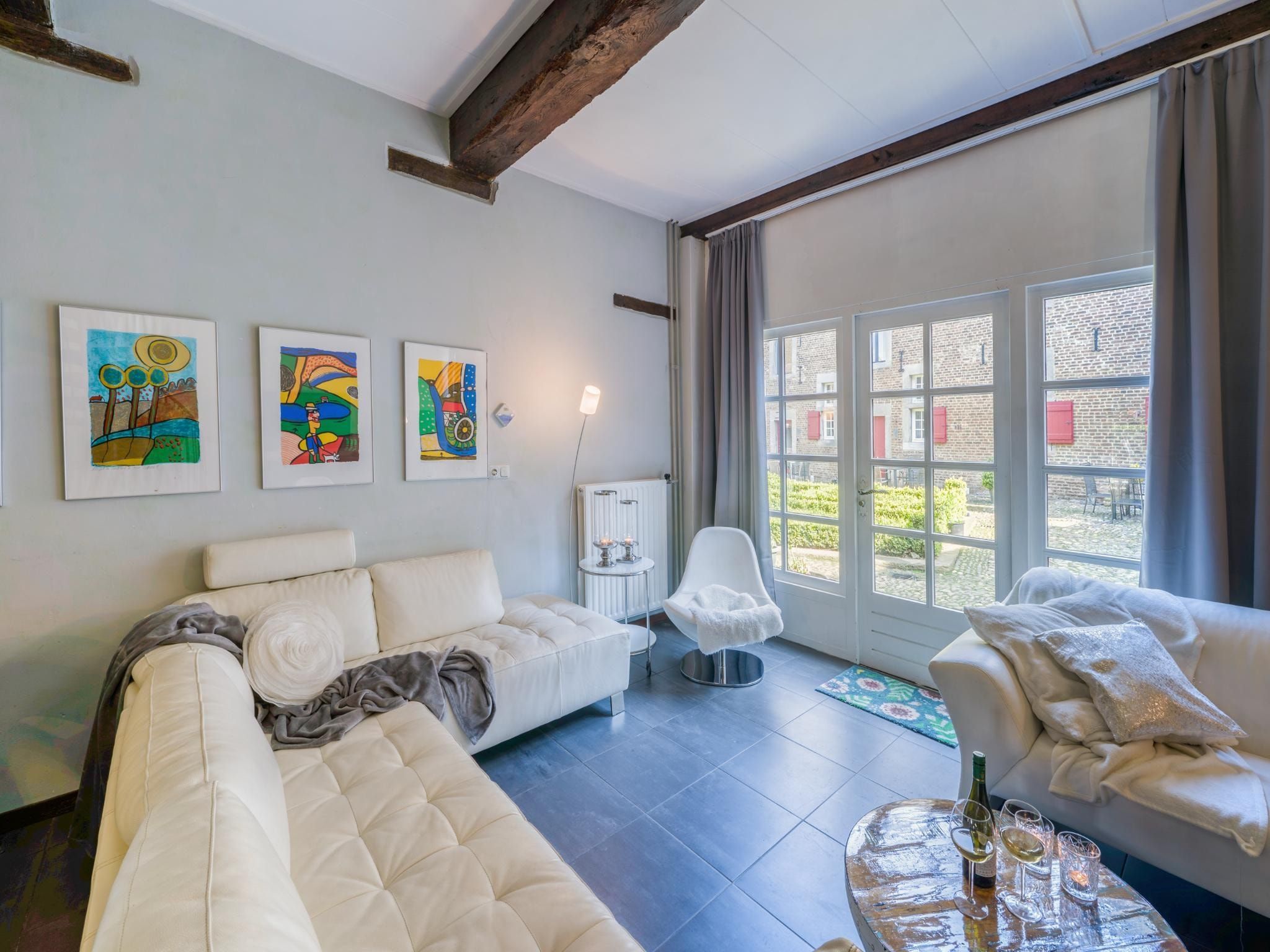 De woonkamer van Meschermolen 3 in Mesch-Eijsden