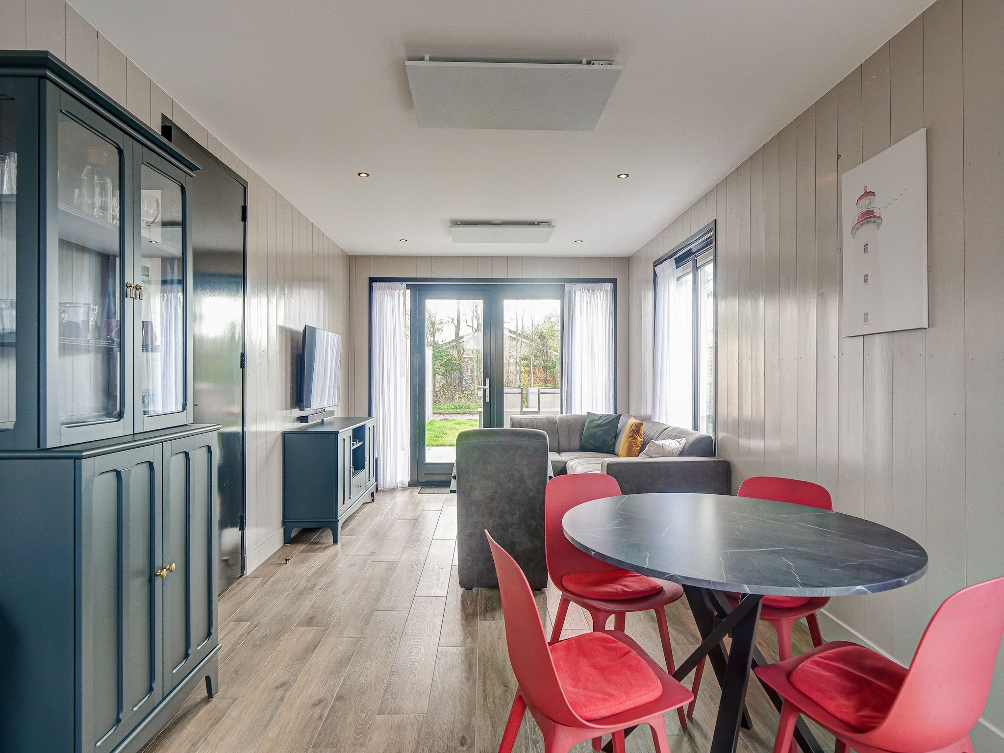 De eetkamer van Familiehuis Zee & Zand in Julianadorp