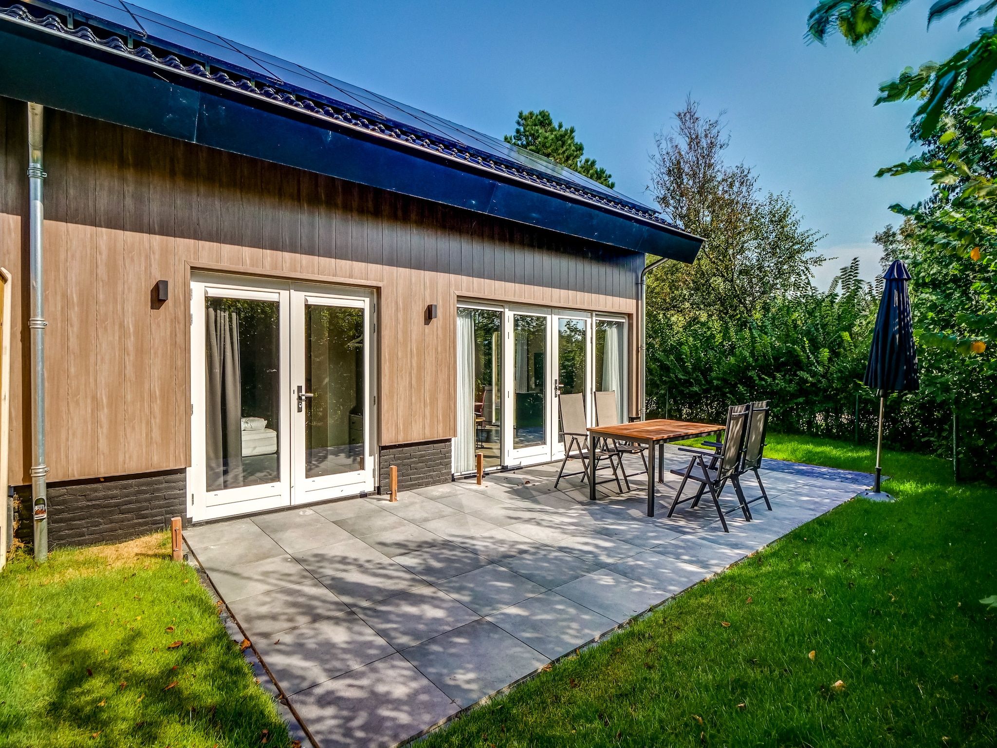 Het terras van Familiehuis Zee & Zand in Julianadorp