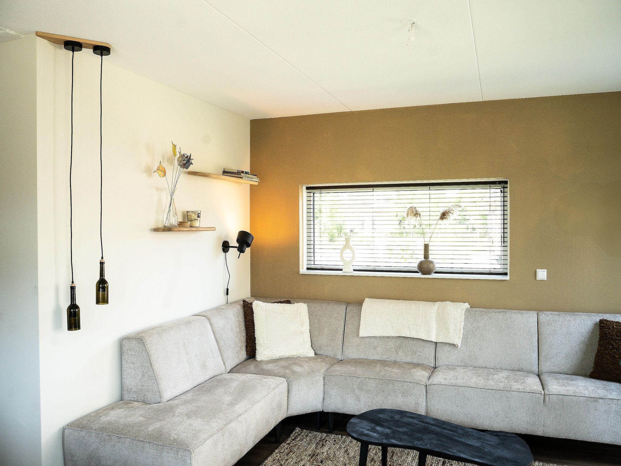 De woonkamer van Wetterfrei in Elahuizen