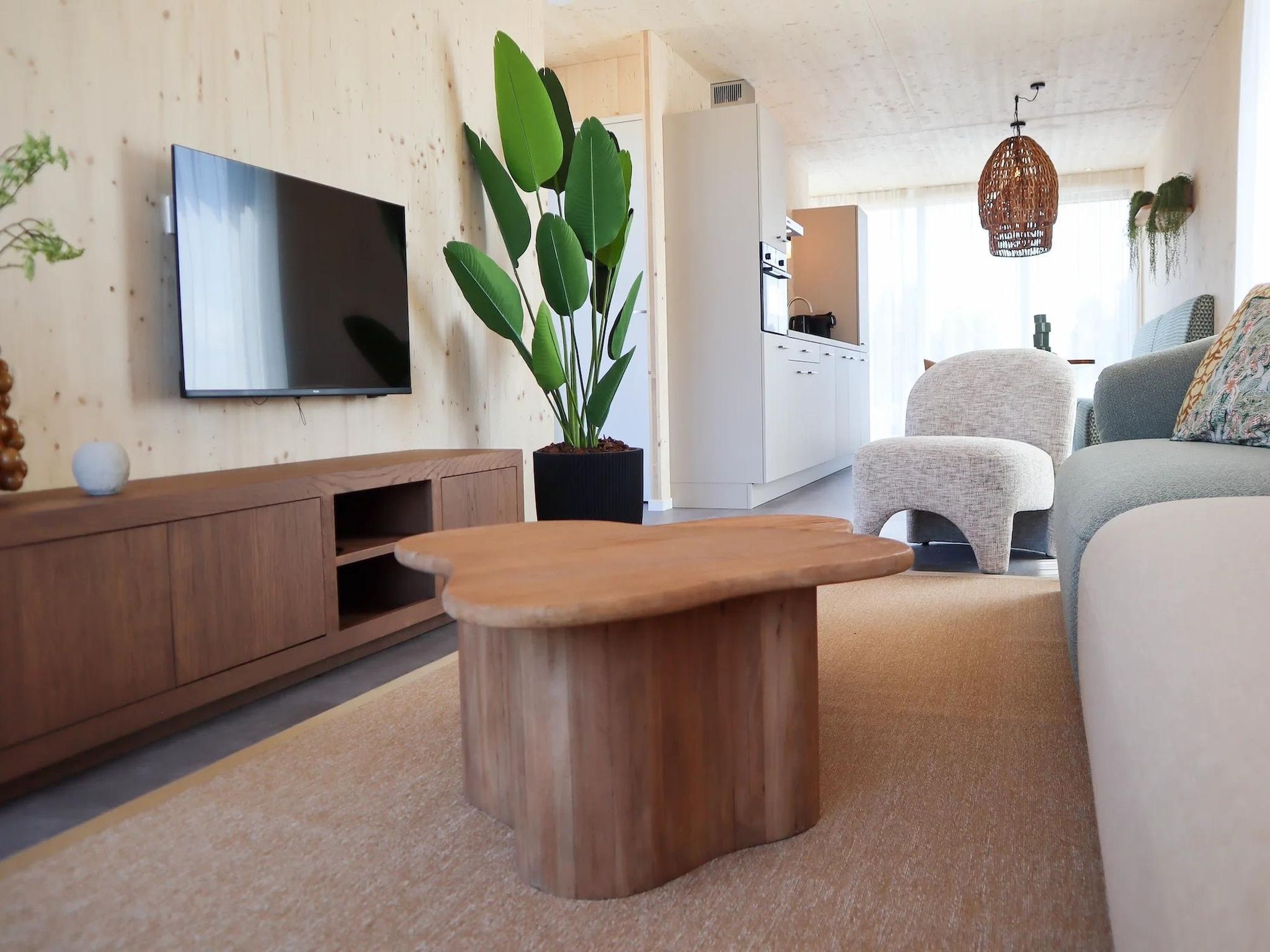 De woonkamer van Bungalow Ocean Deluxe 8 Person in ’s-Gravenzande