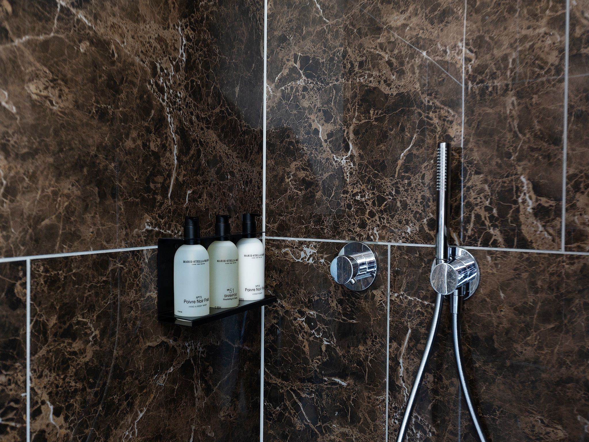 De badkamer van Droomsuites Egmond aan Zee - 8 person apartment in Egmond aan Zee