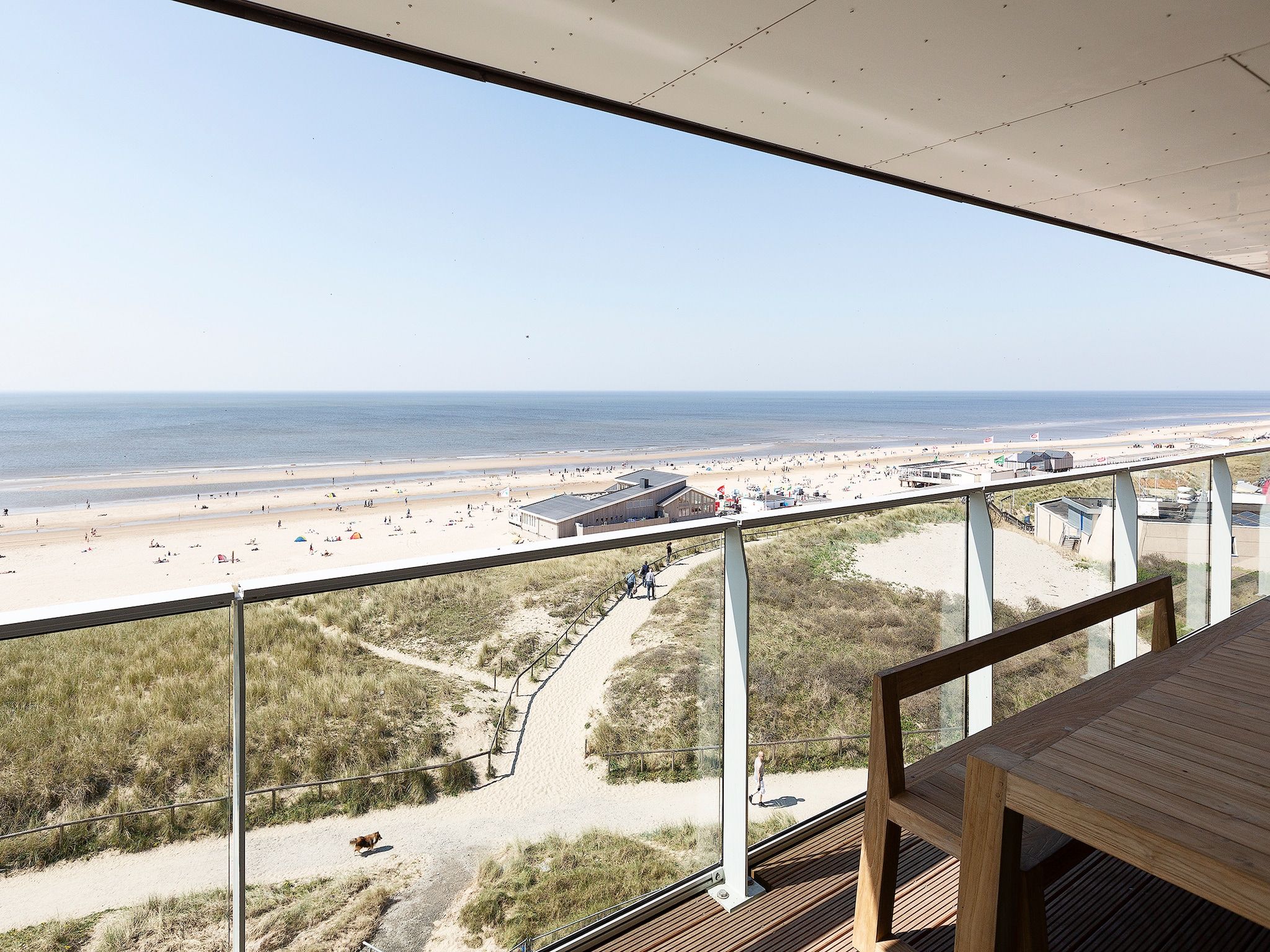 Het terras van Droomsuites Egmond aan Zee - 8 person apartment in Egmond aan Zee
