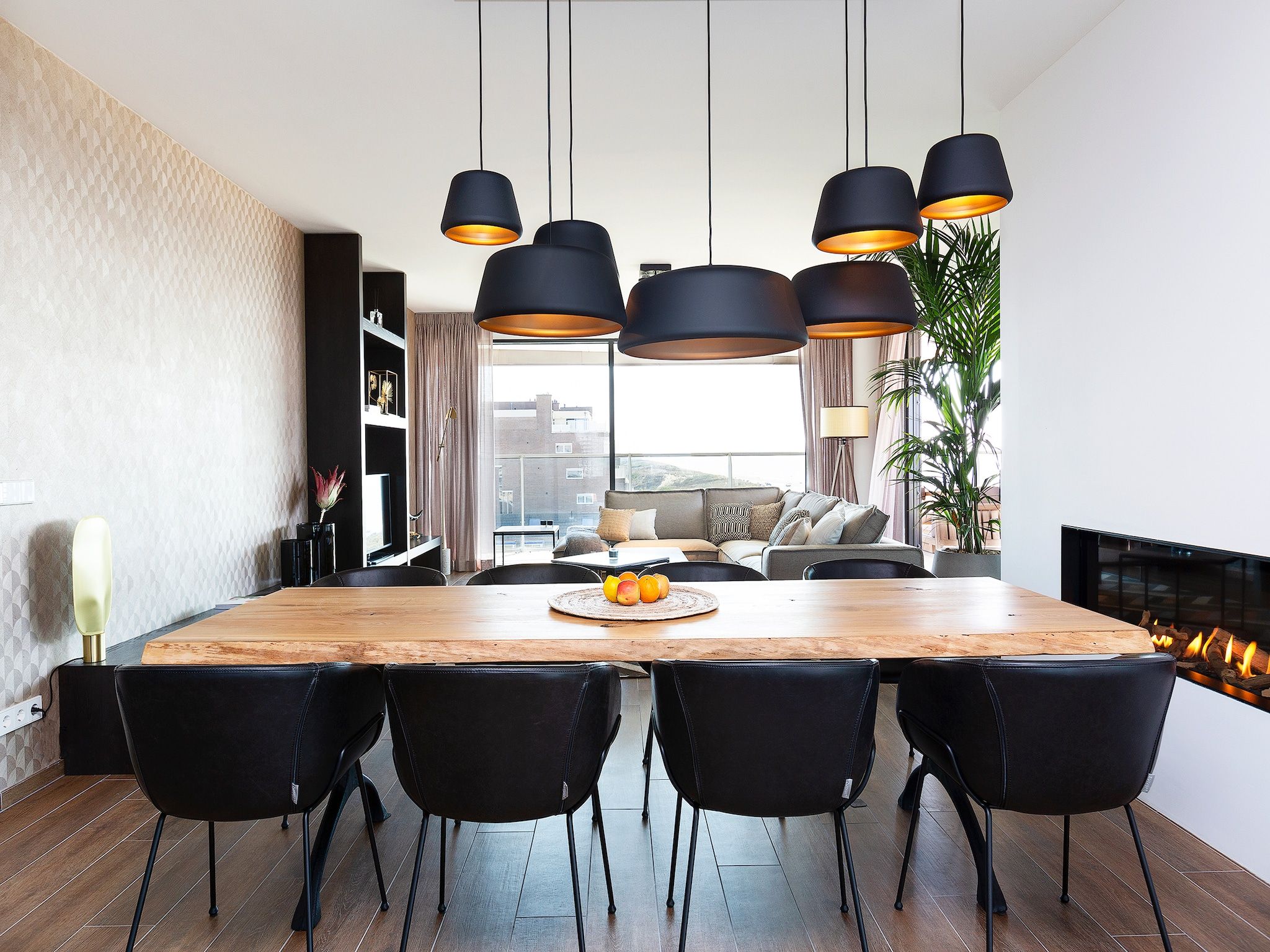 De eetkamer van Droomsuites Egmond aan Zee - 8 person apartment in Egmond aan Zee