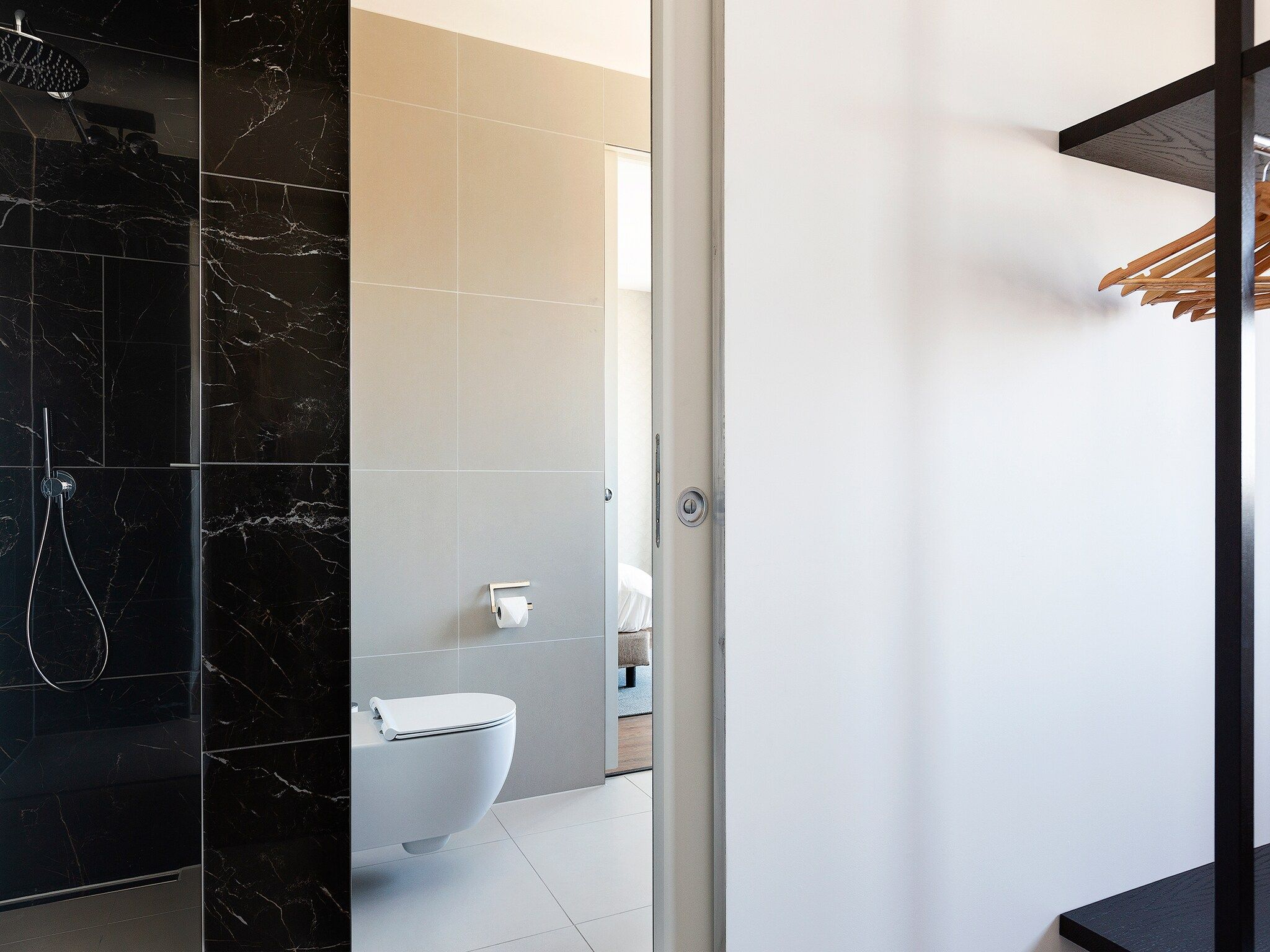 De badkamer van Droomsuites Egmond aan Zee - 8 person apartment in Egmond aan Zee