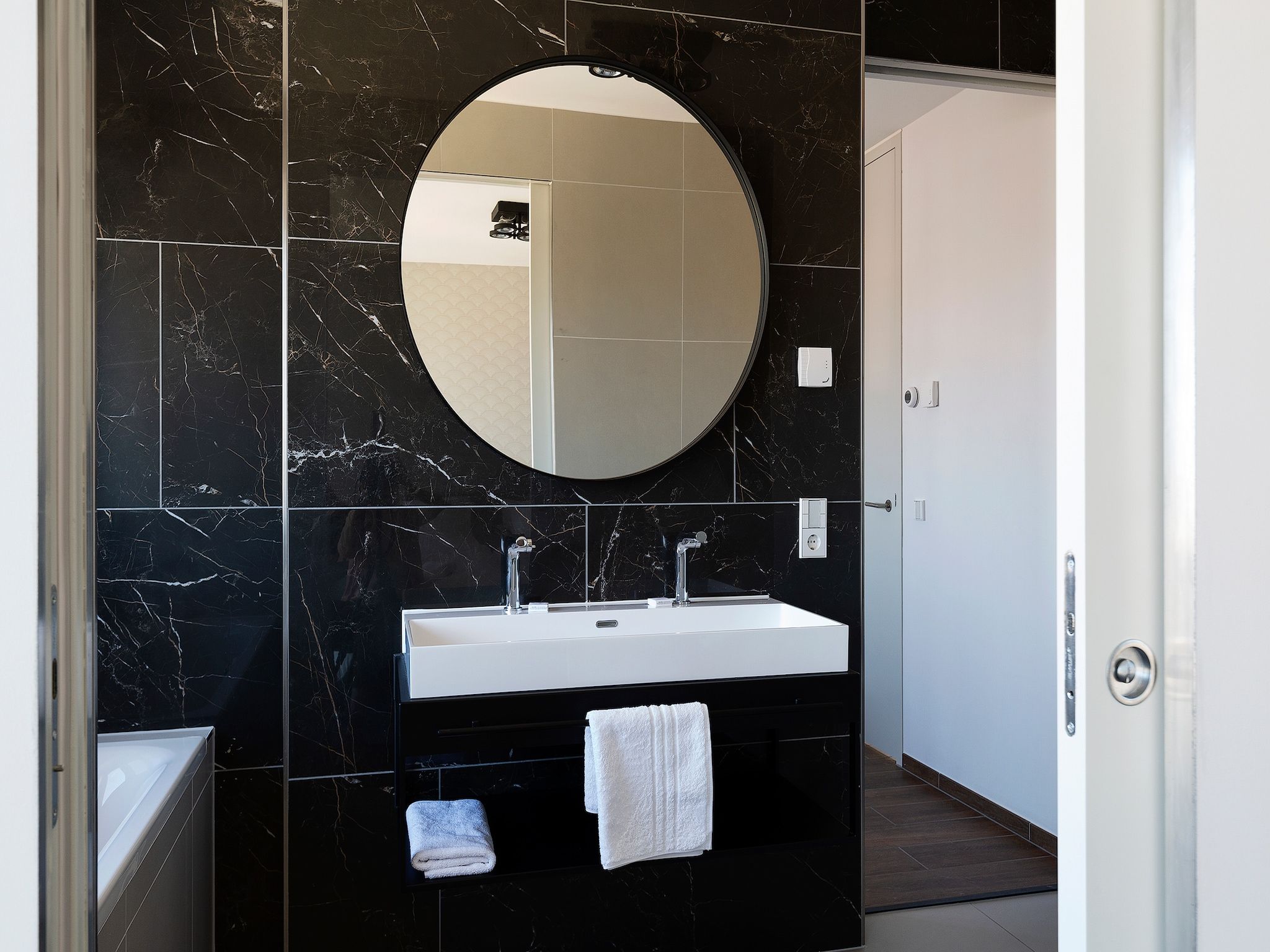 De badkamer van Droomsuites Egmond aan Zee - 8 person apartment in Egmond aan Zee