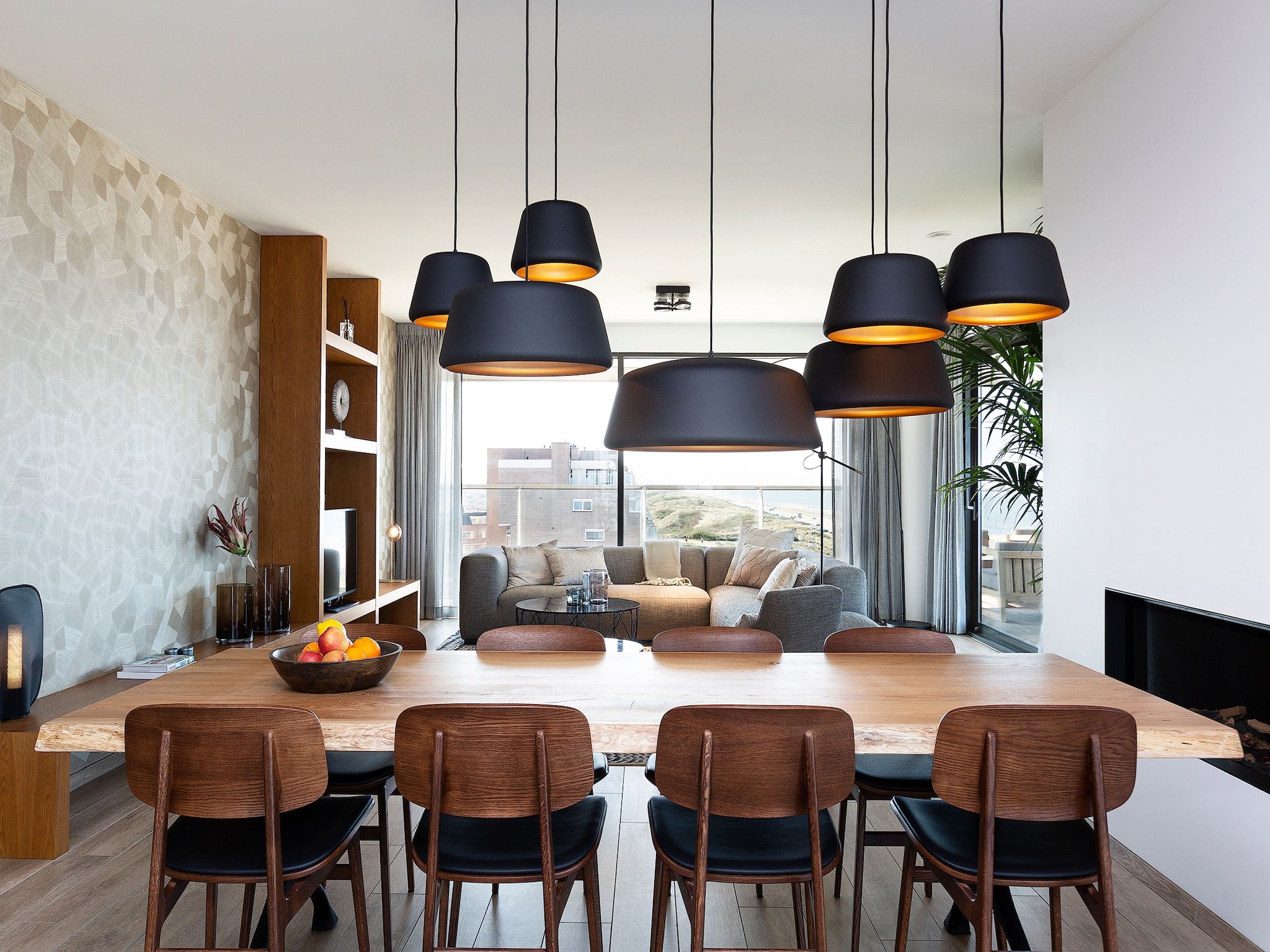 De eetkamer van Droomsuites Egmond aan Zee - 8 person penthouse in Egmond aan Zee