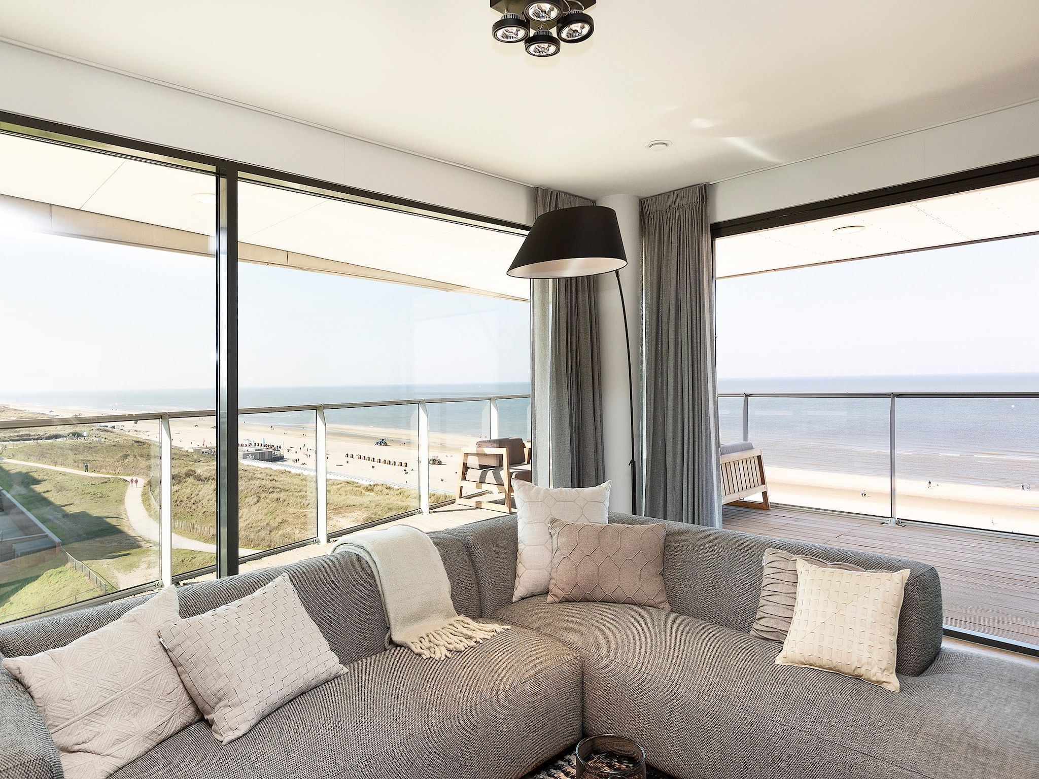 De woonkamer van Droomsuites Egmond aan Zee - 8 person penthouse in Egmond aan Zee