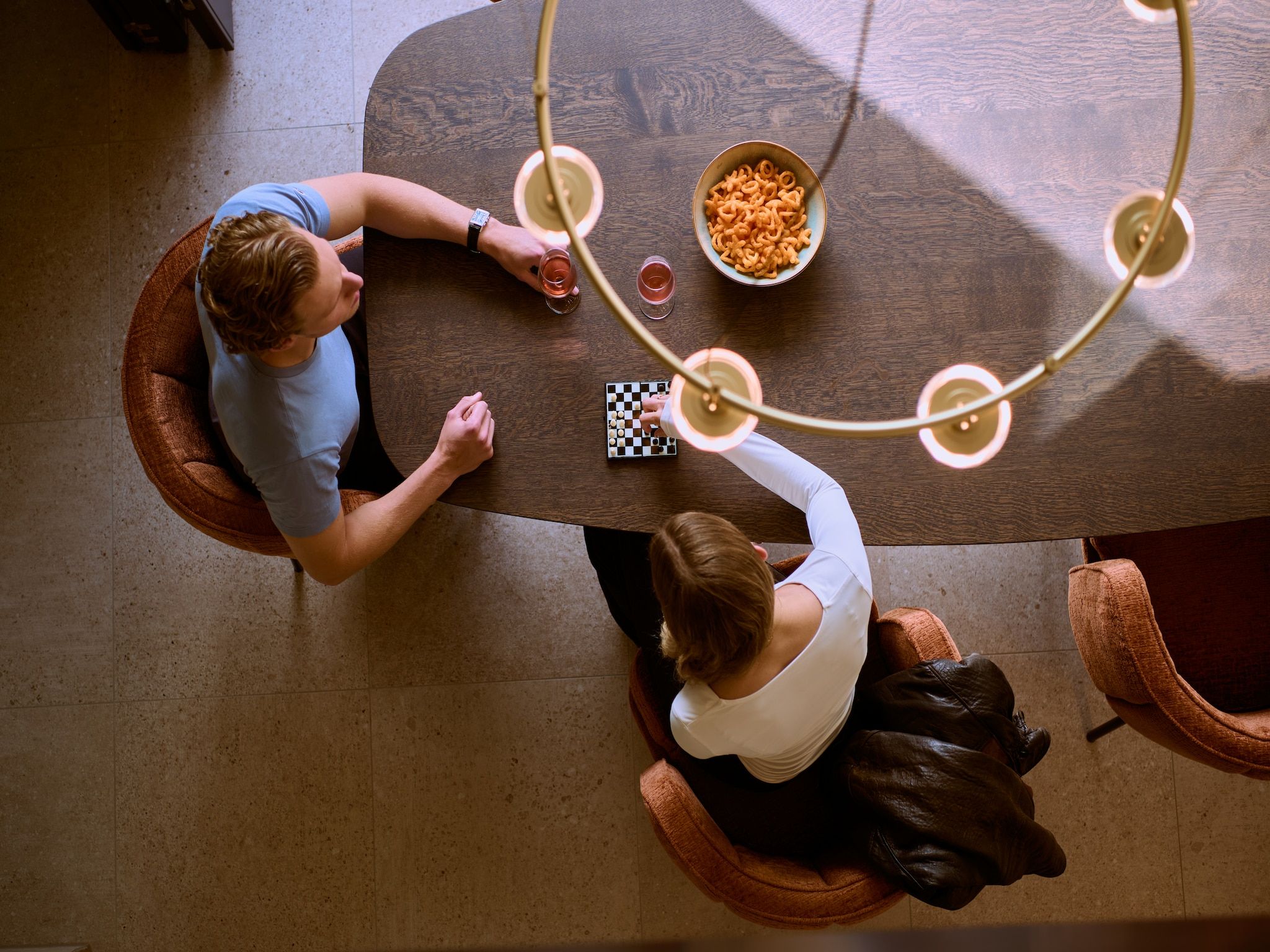 De eetkamer van Droomsuites Texel - 8 person apartement in Den Burg