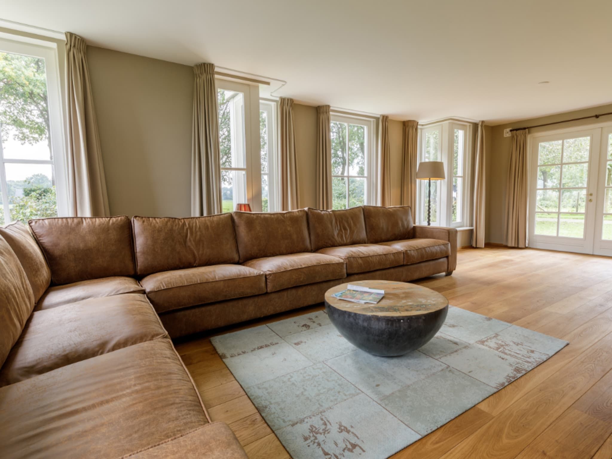 De woonkamer van Landhuis Aalten in Aalten