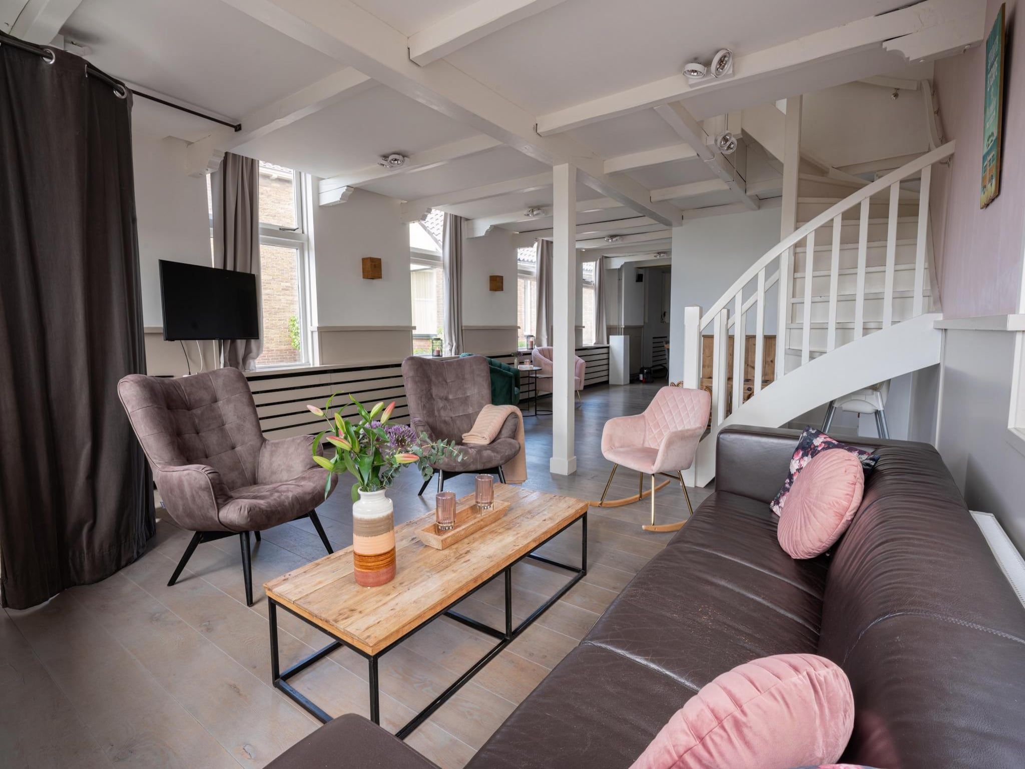 De woonkamer van Tussen Duin en Strand in Egmond aan den Hoef