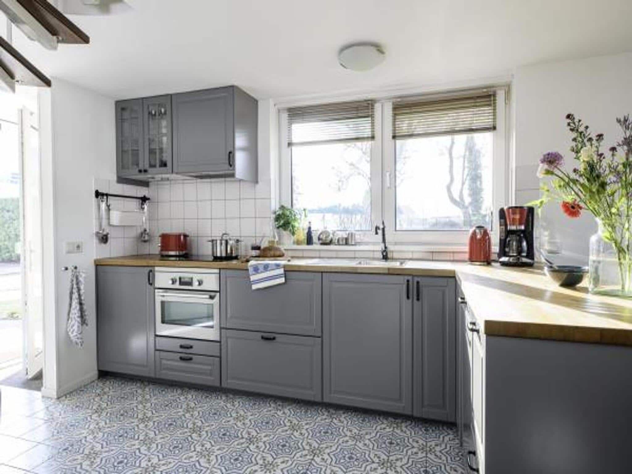 De keuken van Family House | 10-12 personen | 4 slaapkamers | 3,5 badkamers in Loosdrecht