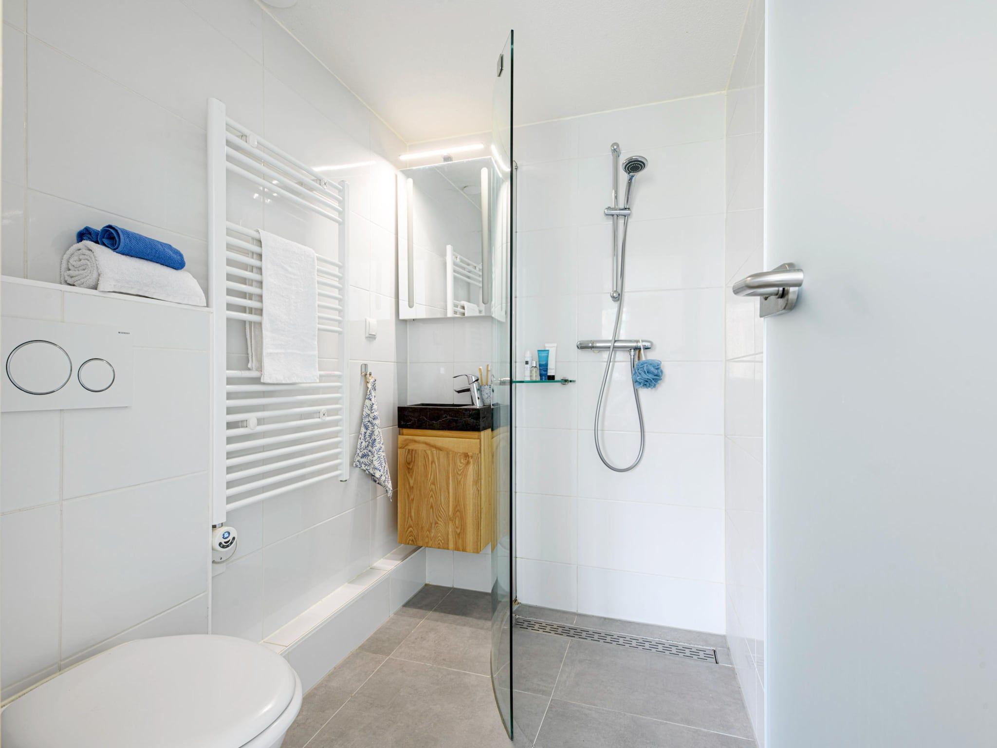 De badkamer van Panorama Villa | 3-8 pers | 3 slaapkamers | 2,5 badkamers in Loosdrecht