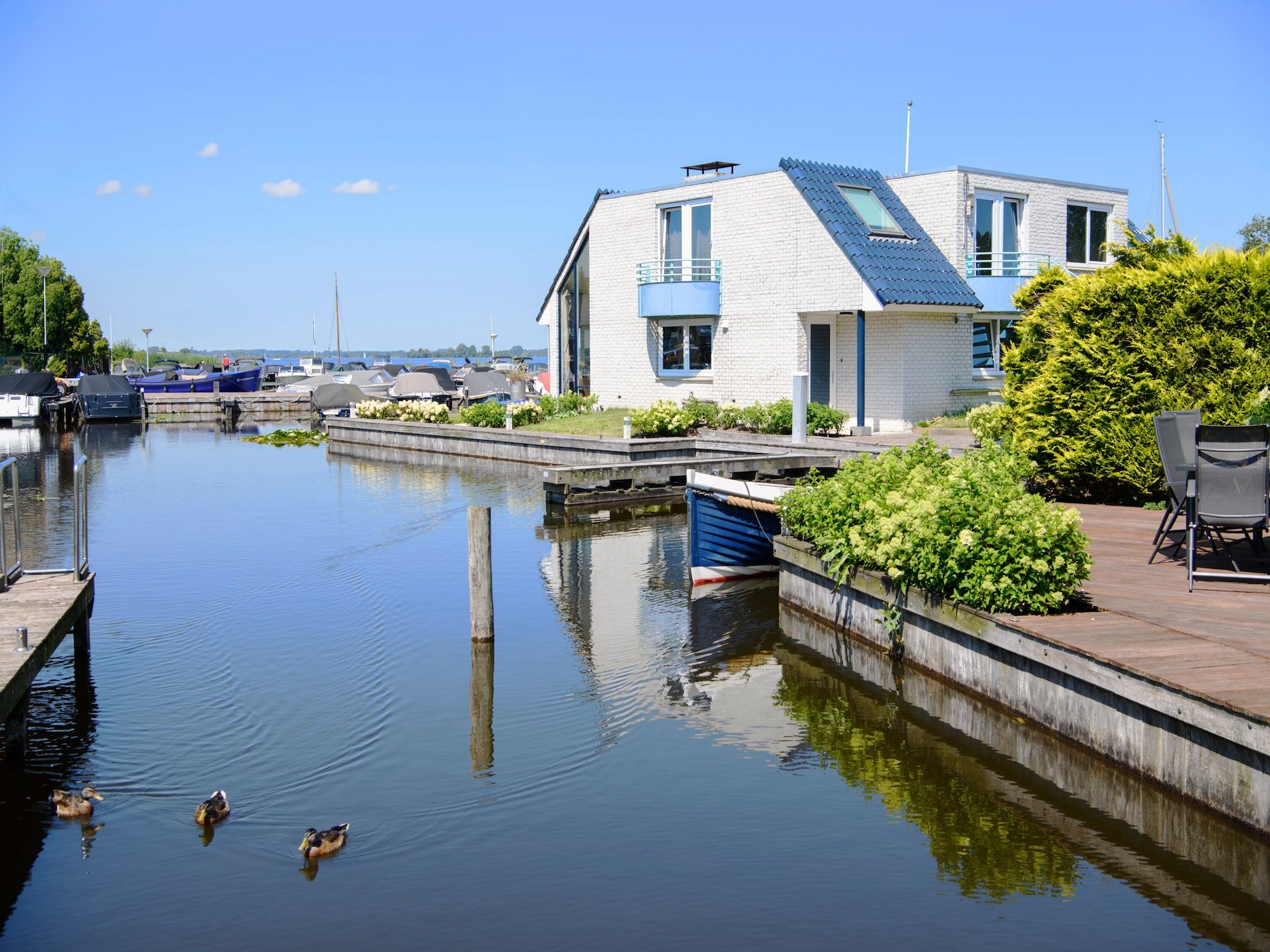 De buitenkant van Panorama Villa in Loosdrecht