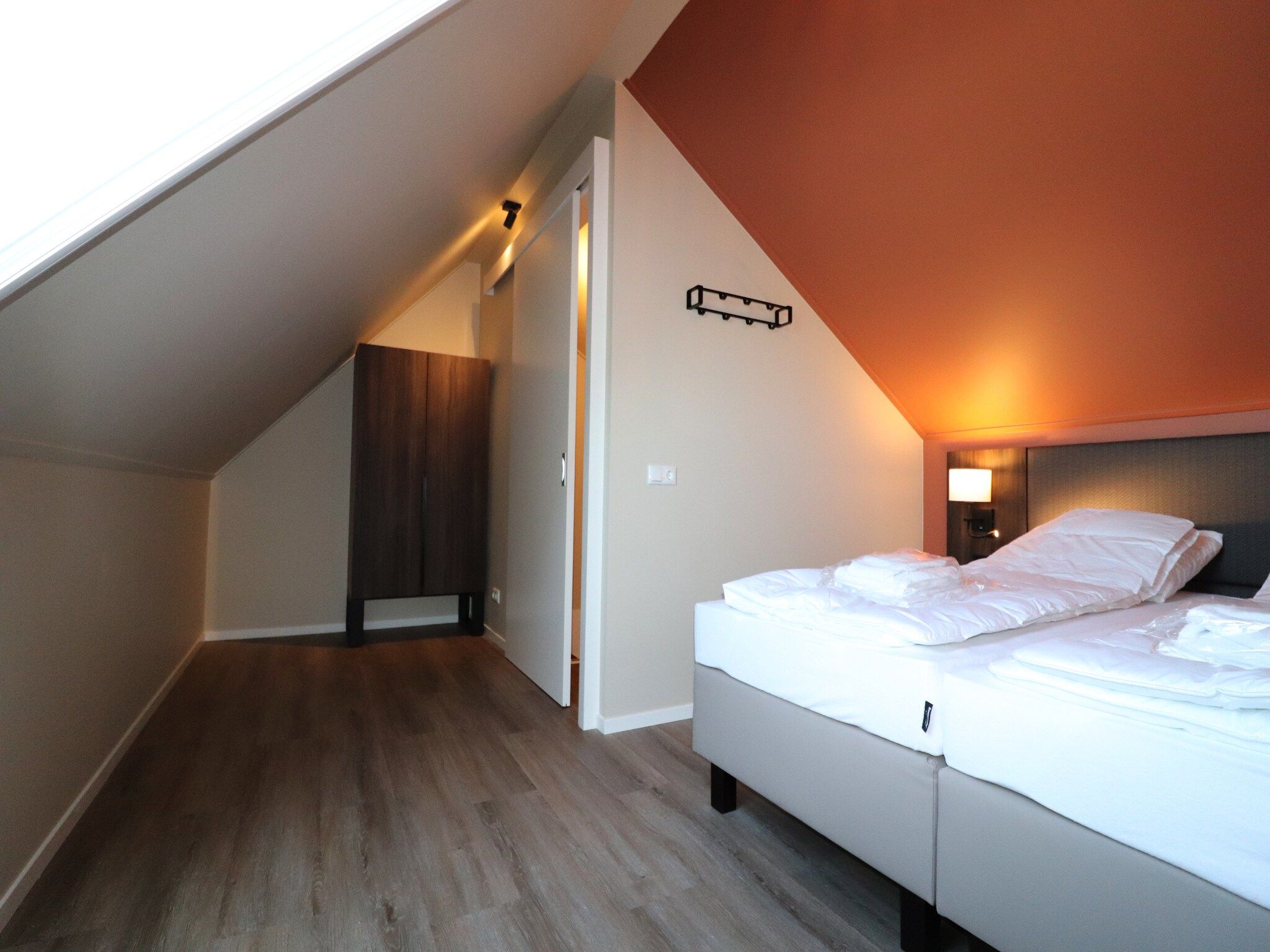 Een slaapkamer van 16 persoons villa C en D in Leons