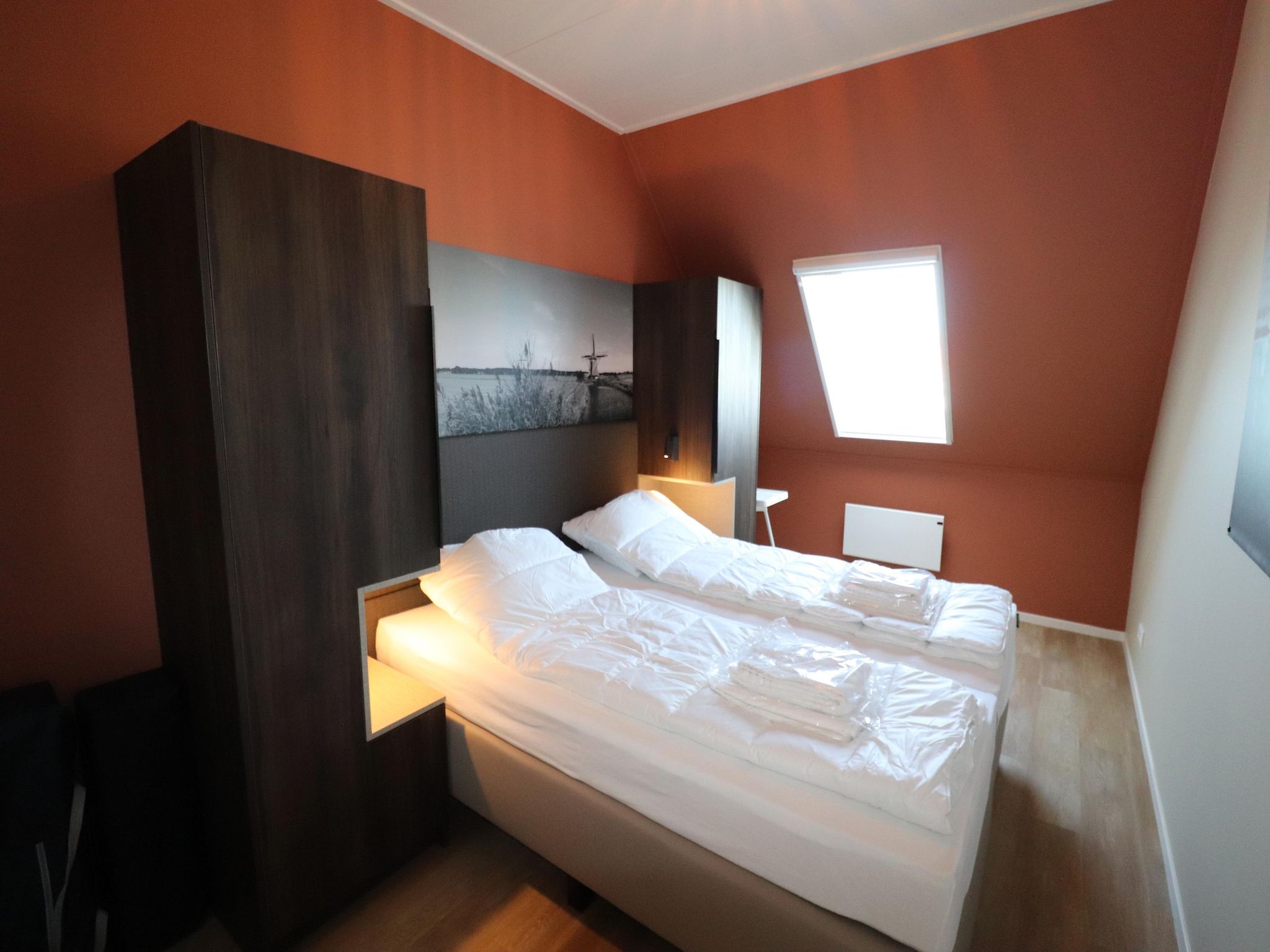 Een slaapkamer van 16 persoons villa C en D in Leons