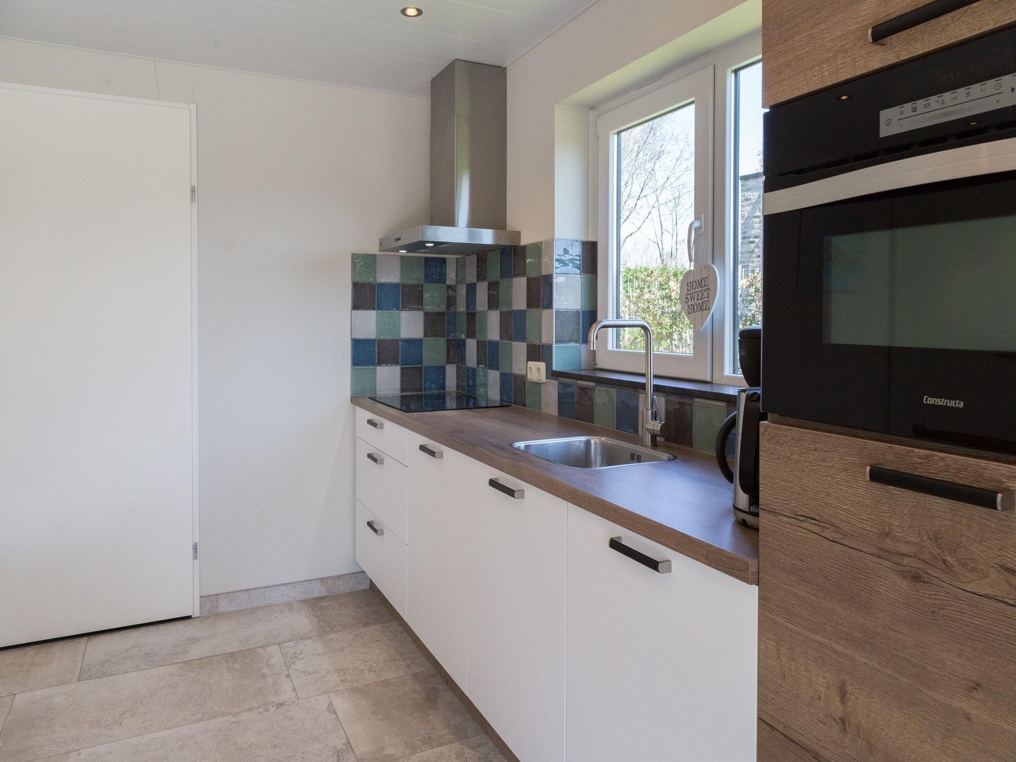 De keuken van 2 fijne Zeeuwse huisjes in Baarland