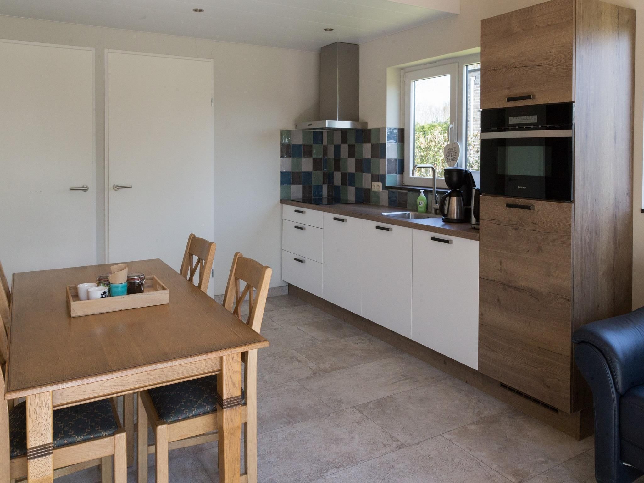 De keuken van 2 fijne Zeeuwse huisjes in Baarland