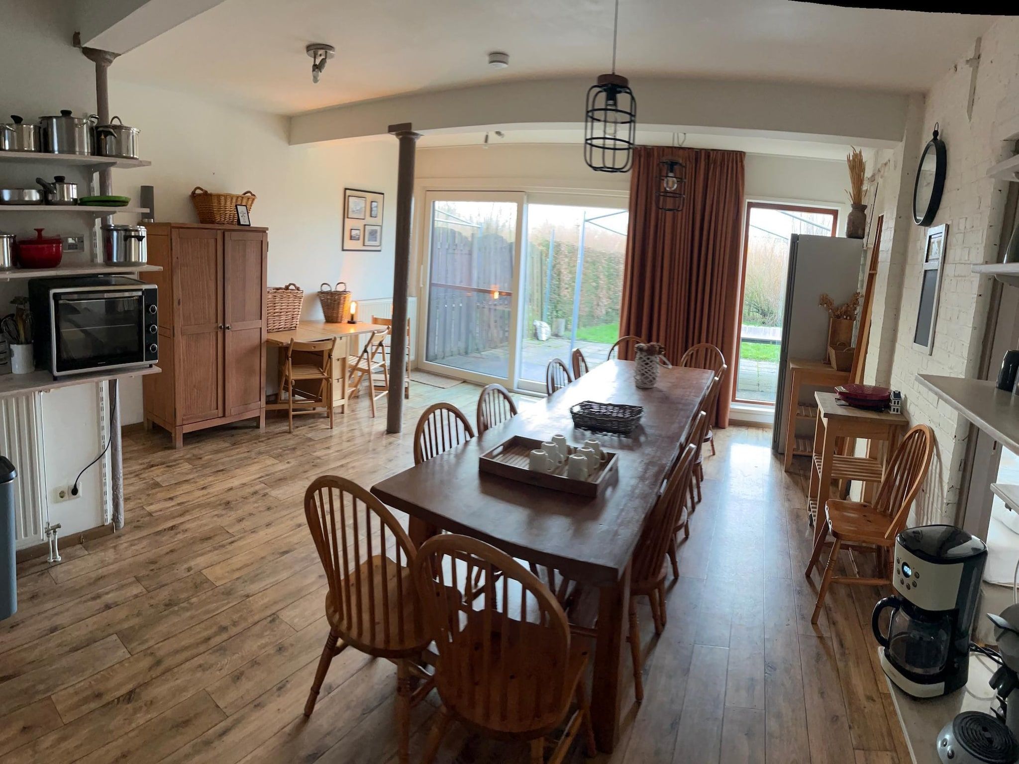 De eetkamer van Appartement De Hooizolder in Eede