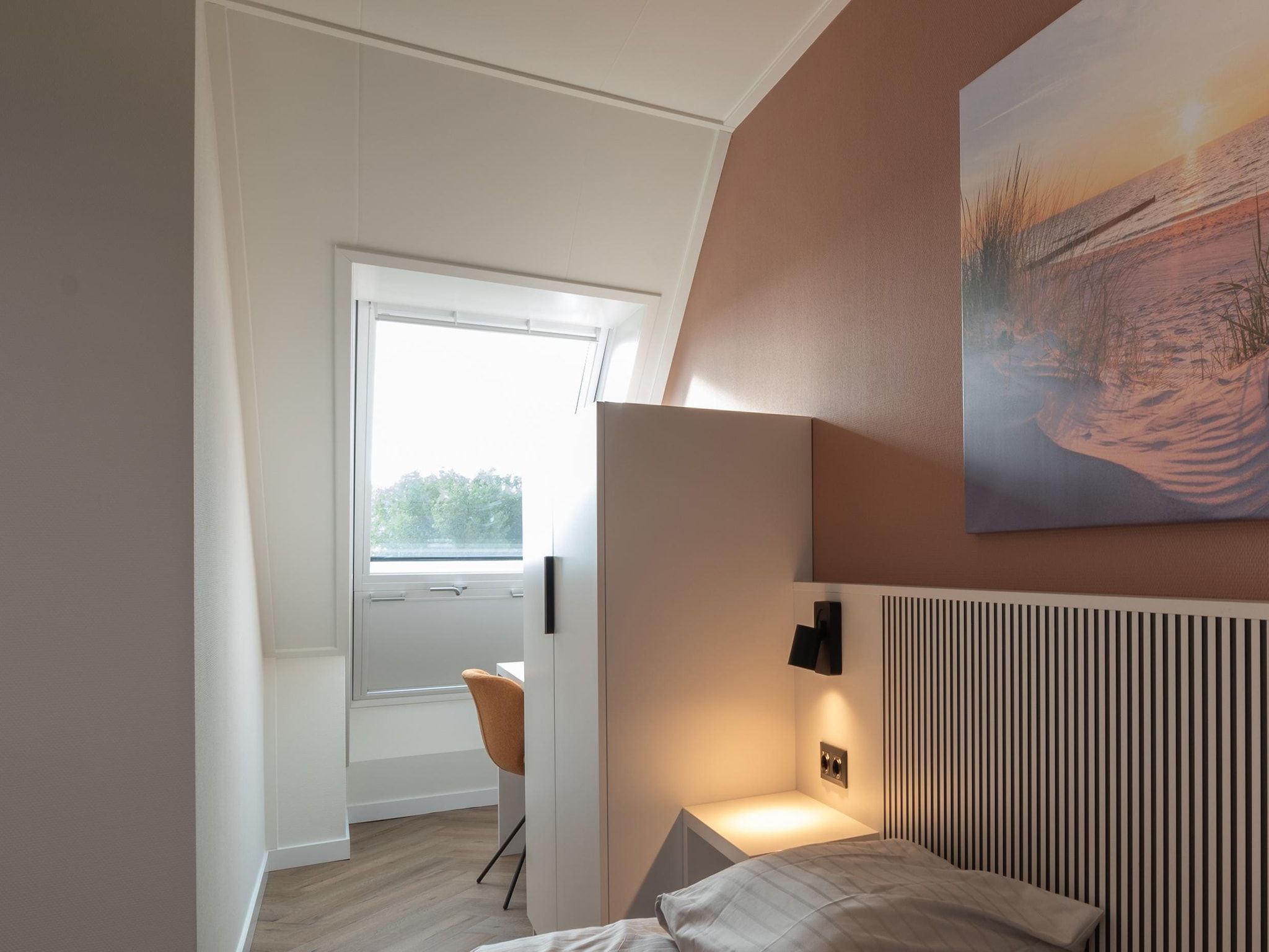 Een slaapkamer van Villa 10 - 12-persoons villa met buitenjacuzzi in Colijnsplaat