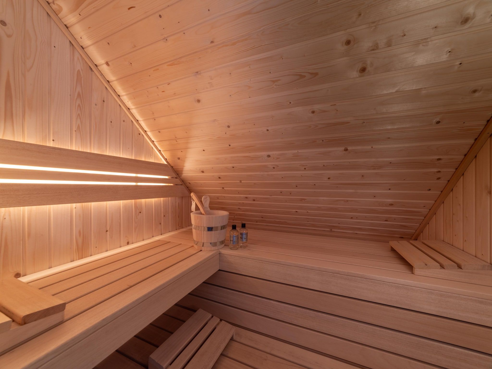 Wellness bij Villa 12 - 12-persoons villa met buitenjacuzzi in Colijnsplaat
