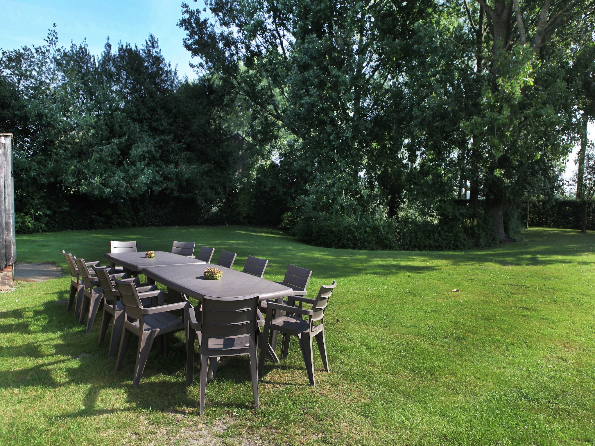 Het terras van De Biezenpolder 't Groothuus in Eede