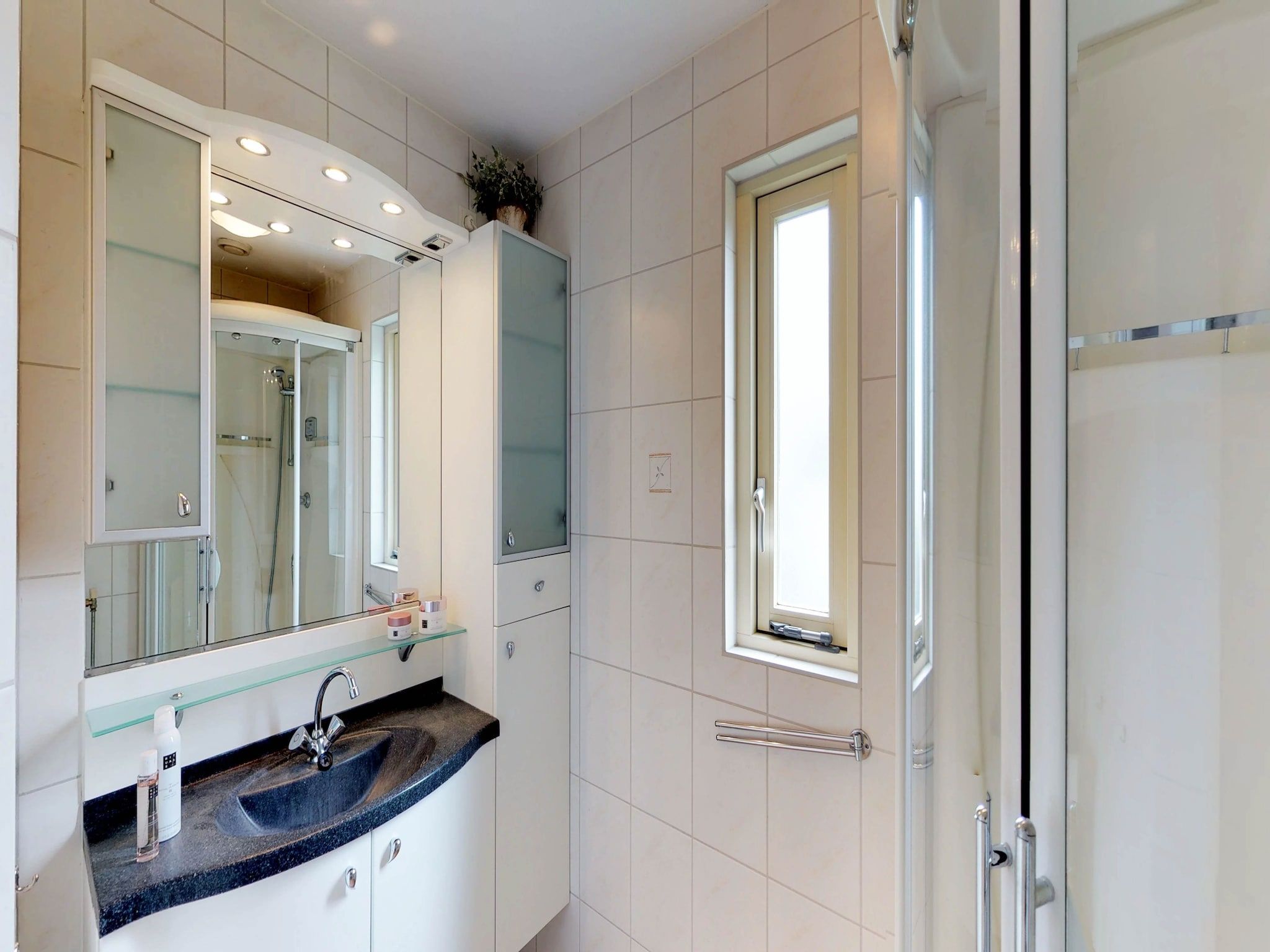 De badkamer van Villapark de Paardekreek 5 in Kortgene