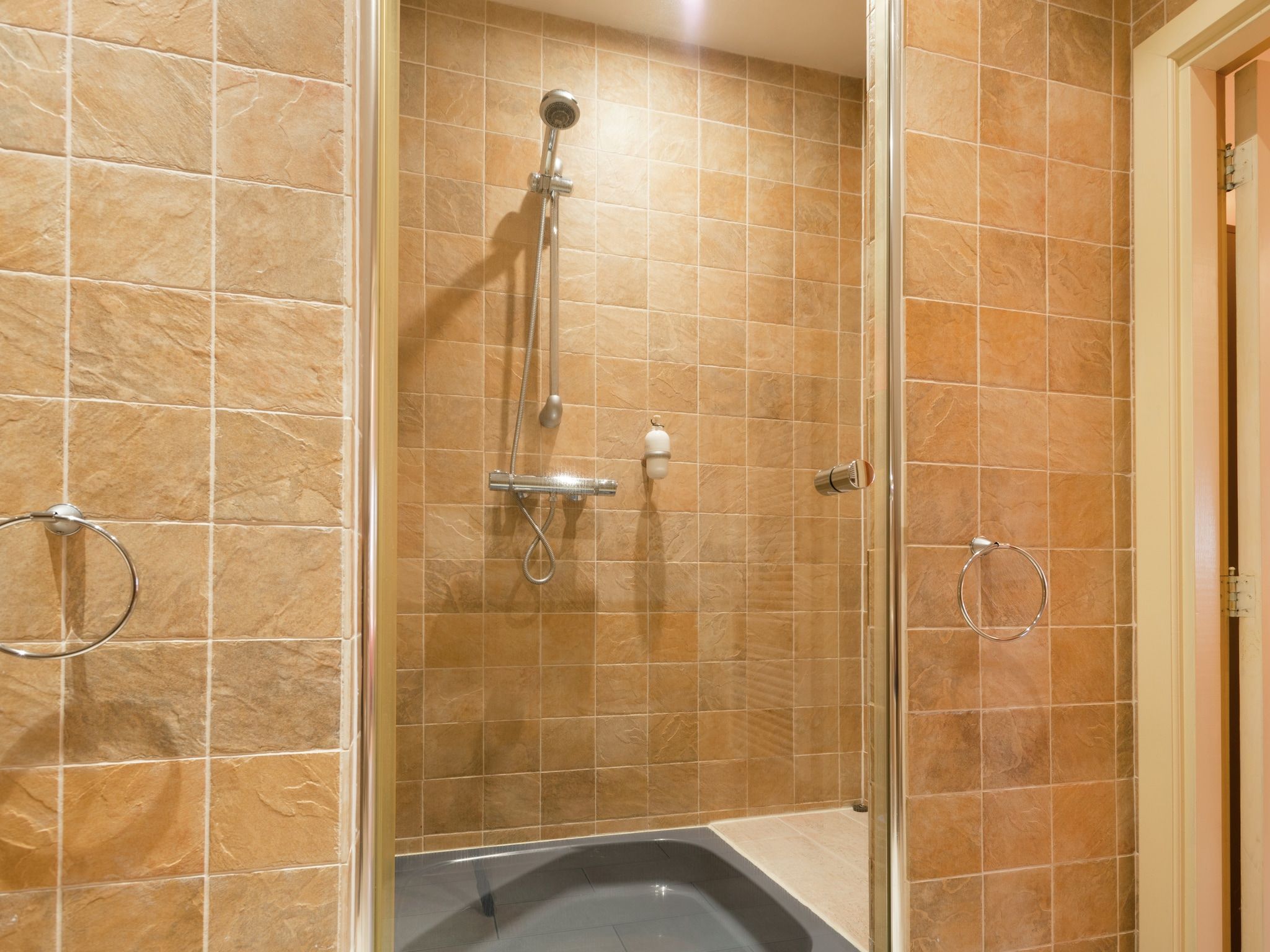 De badkamer van De Eekhorst in Balkbrug