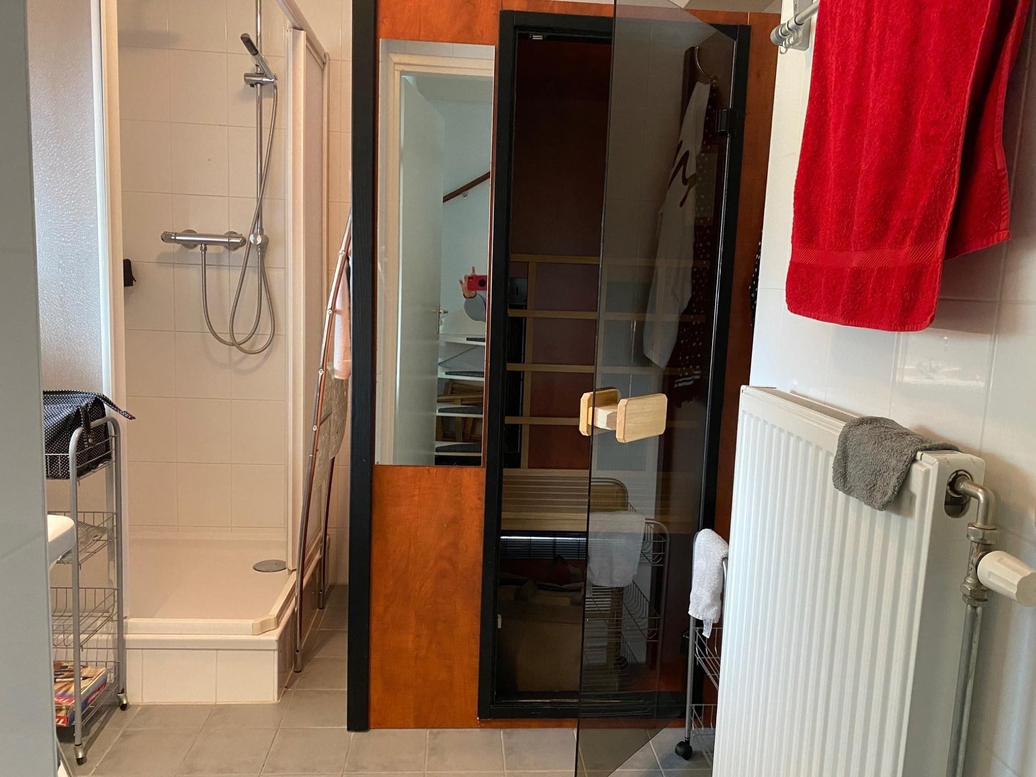 De badkamer van Villa ten Hoeve in Steendam