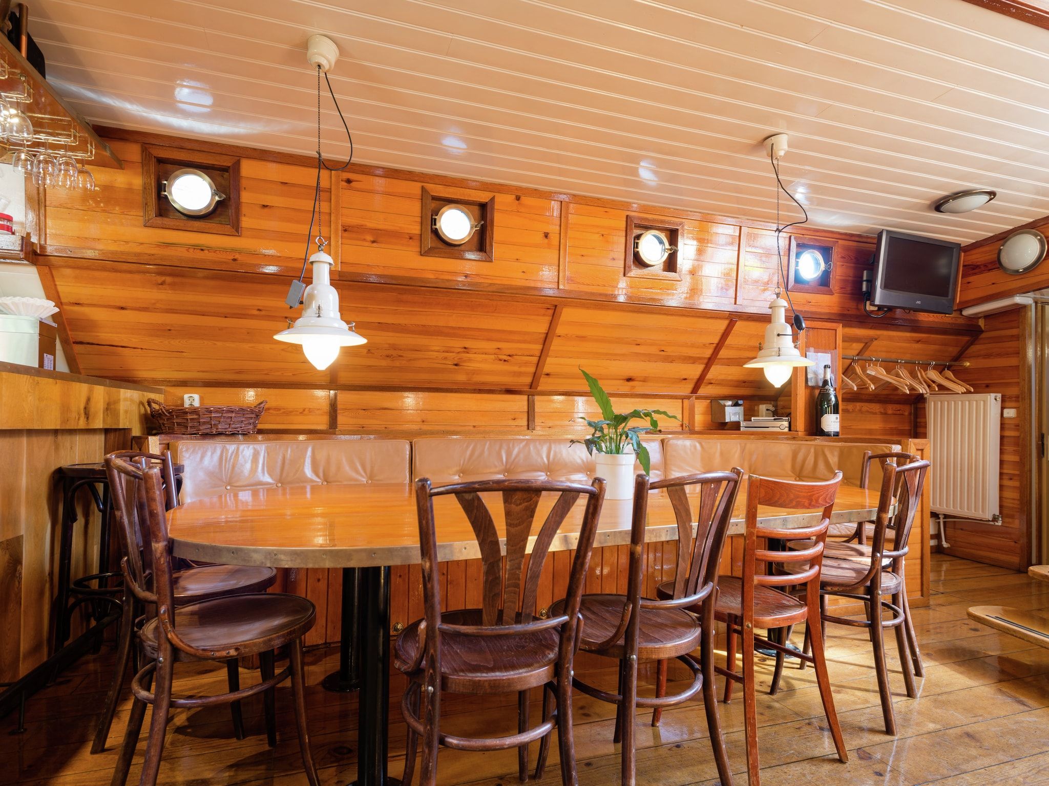 De eetkamer van Korevaer in Leiden