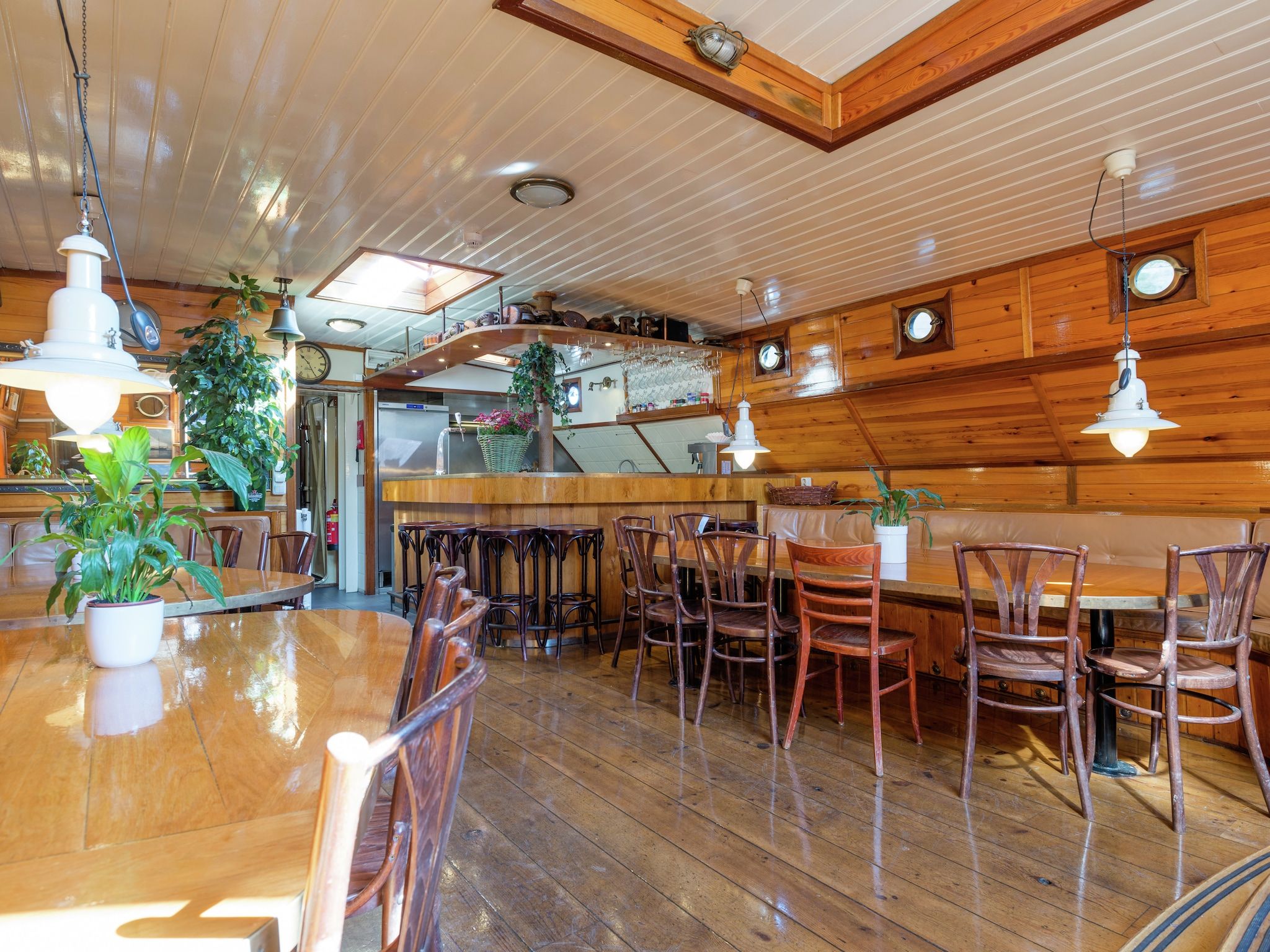 De woonkamer van Korevaer in Leiden