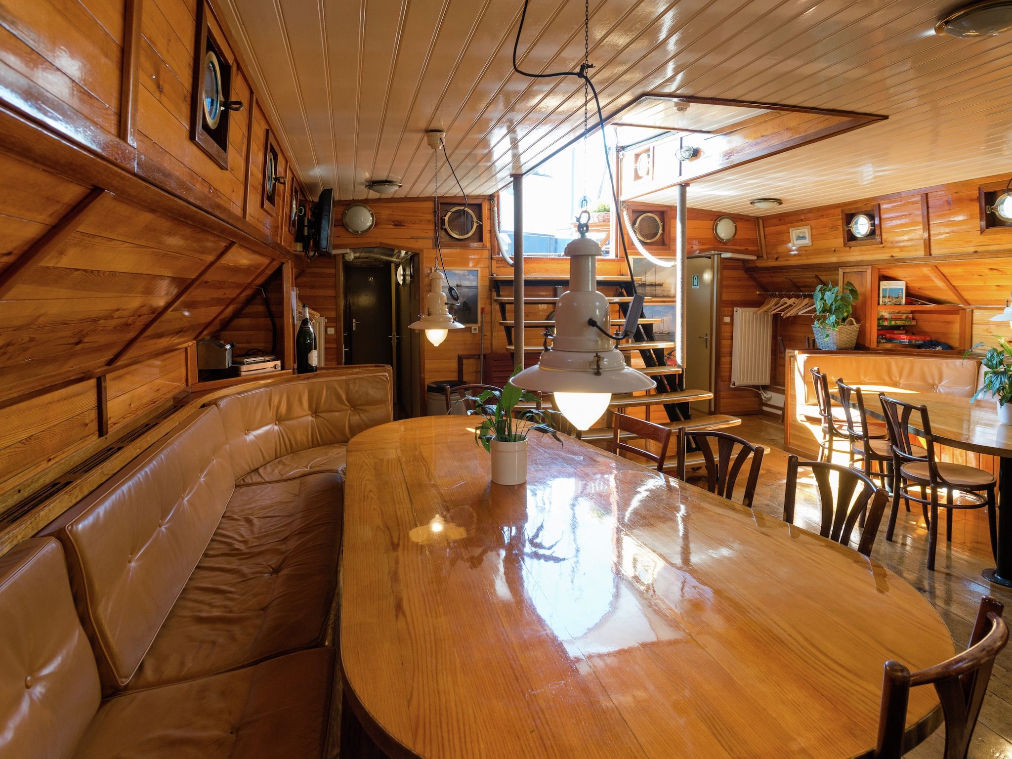 De eetkamer van Korevaer in Leiden