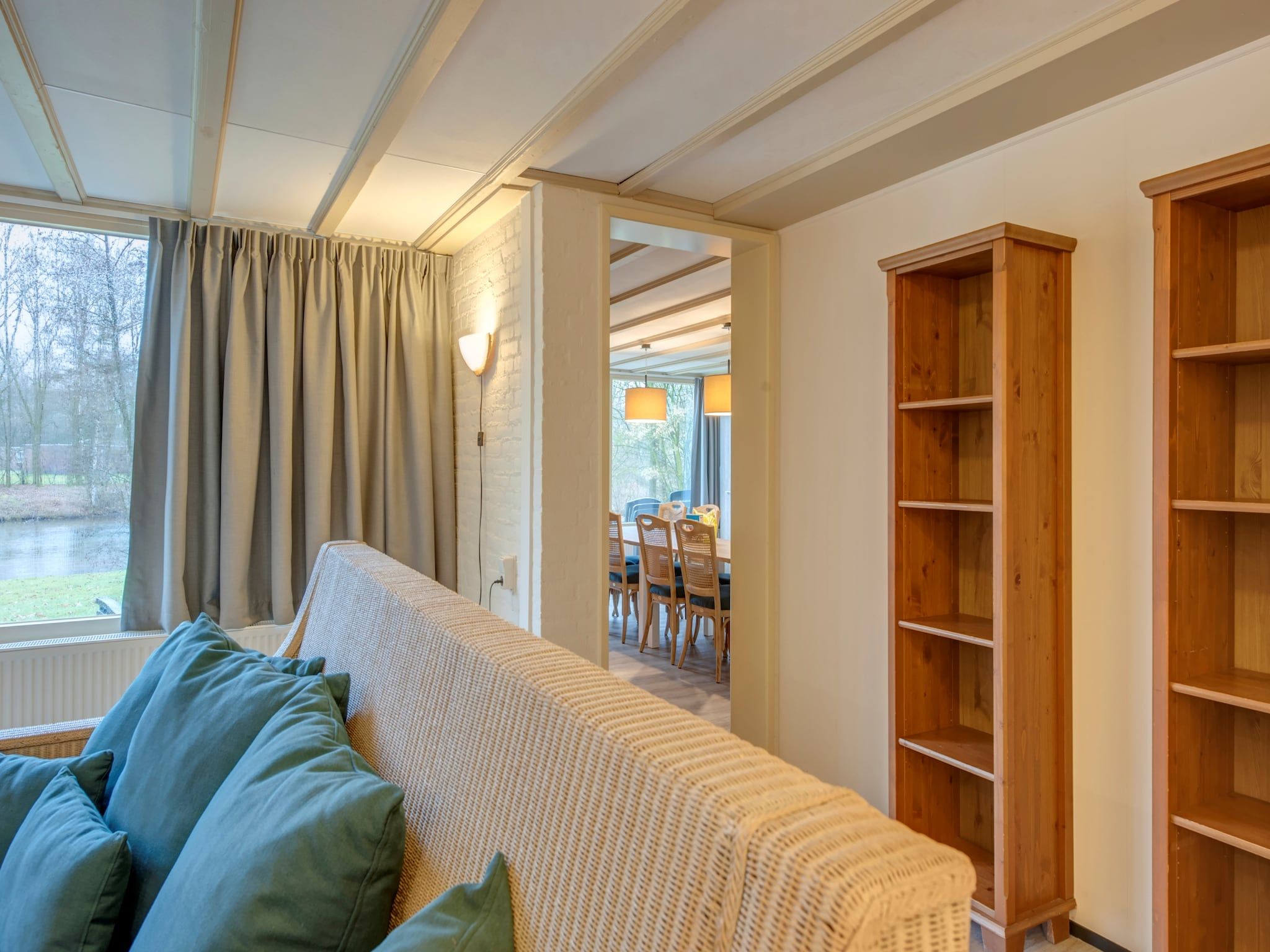 De woonkamer van Vakantiepark Klein Vink 13 in Arcen