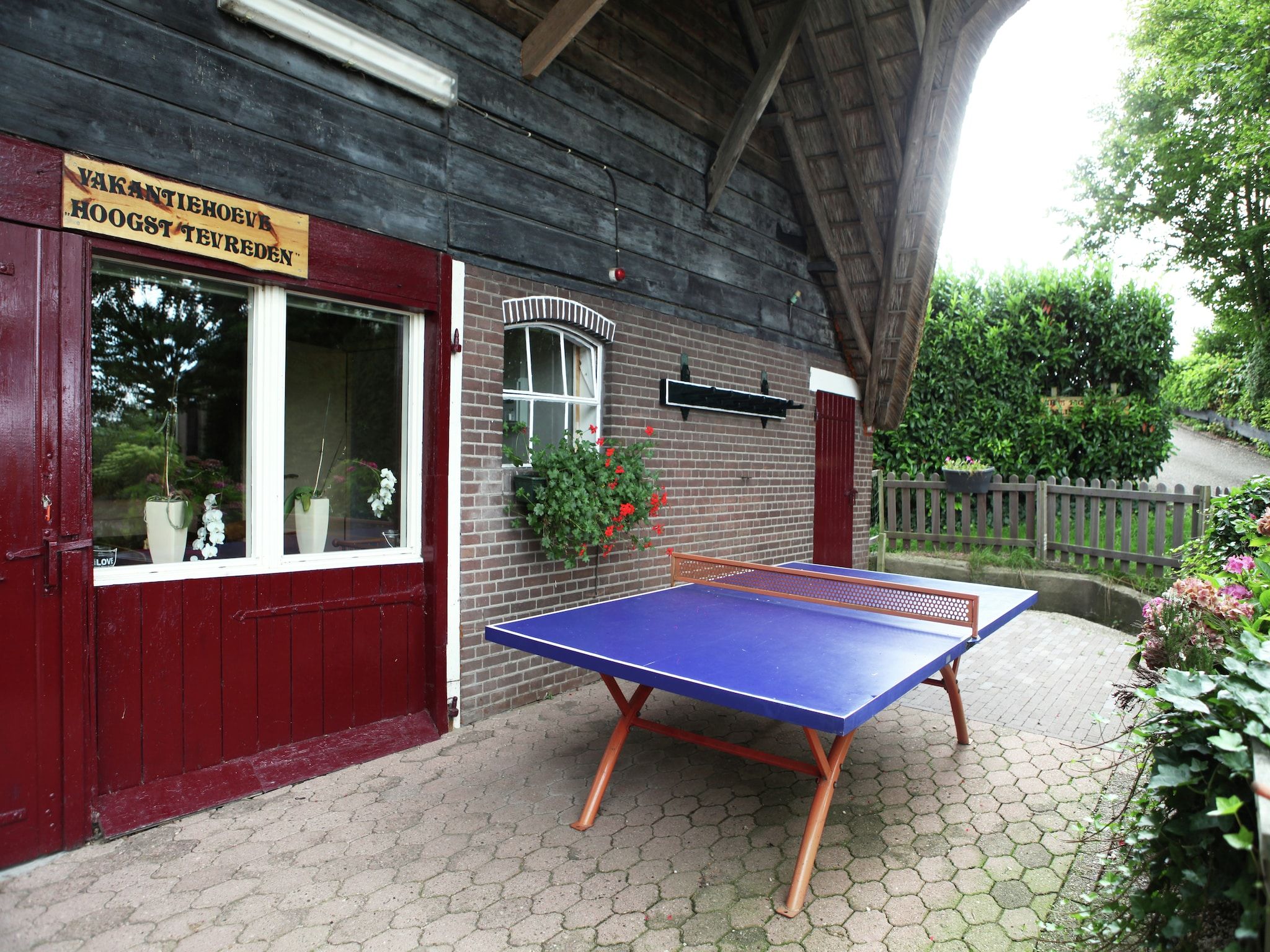 Het terras van Hoeve Hoogst Tevreden in Leerdam