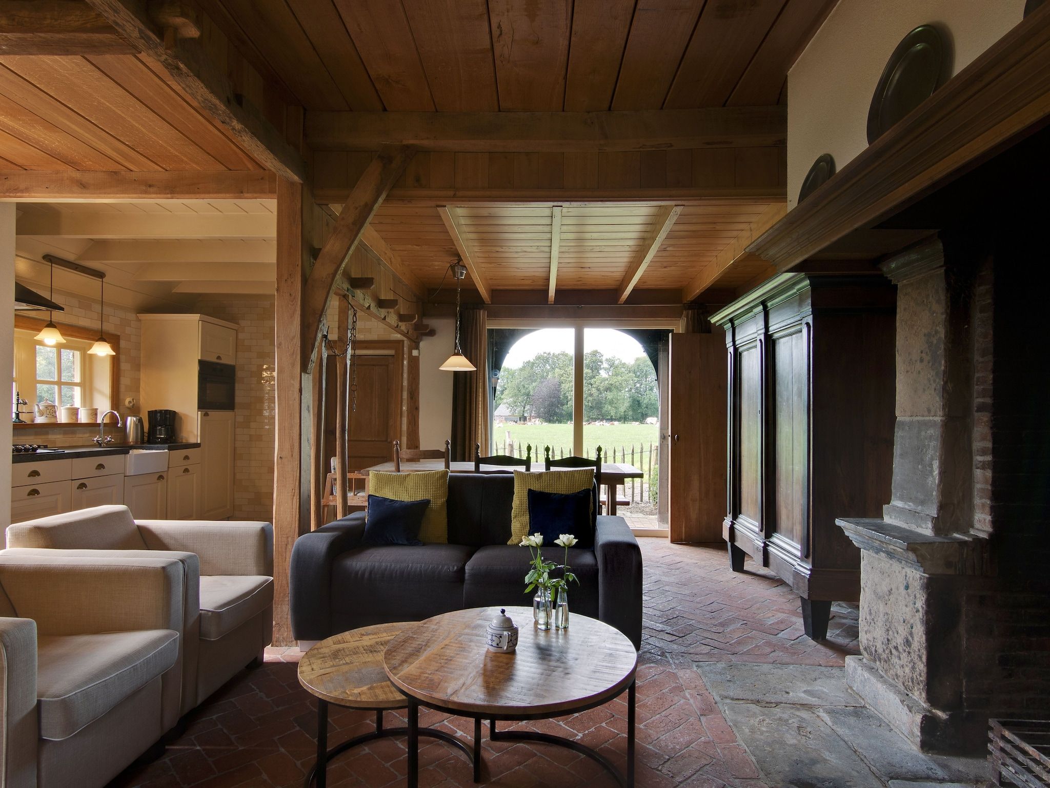 De woonkamer van Kotman's spieker 12 persoons in Enschede