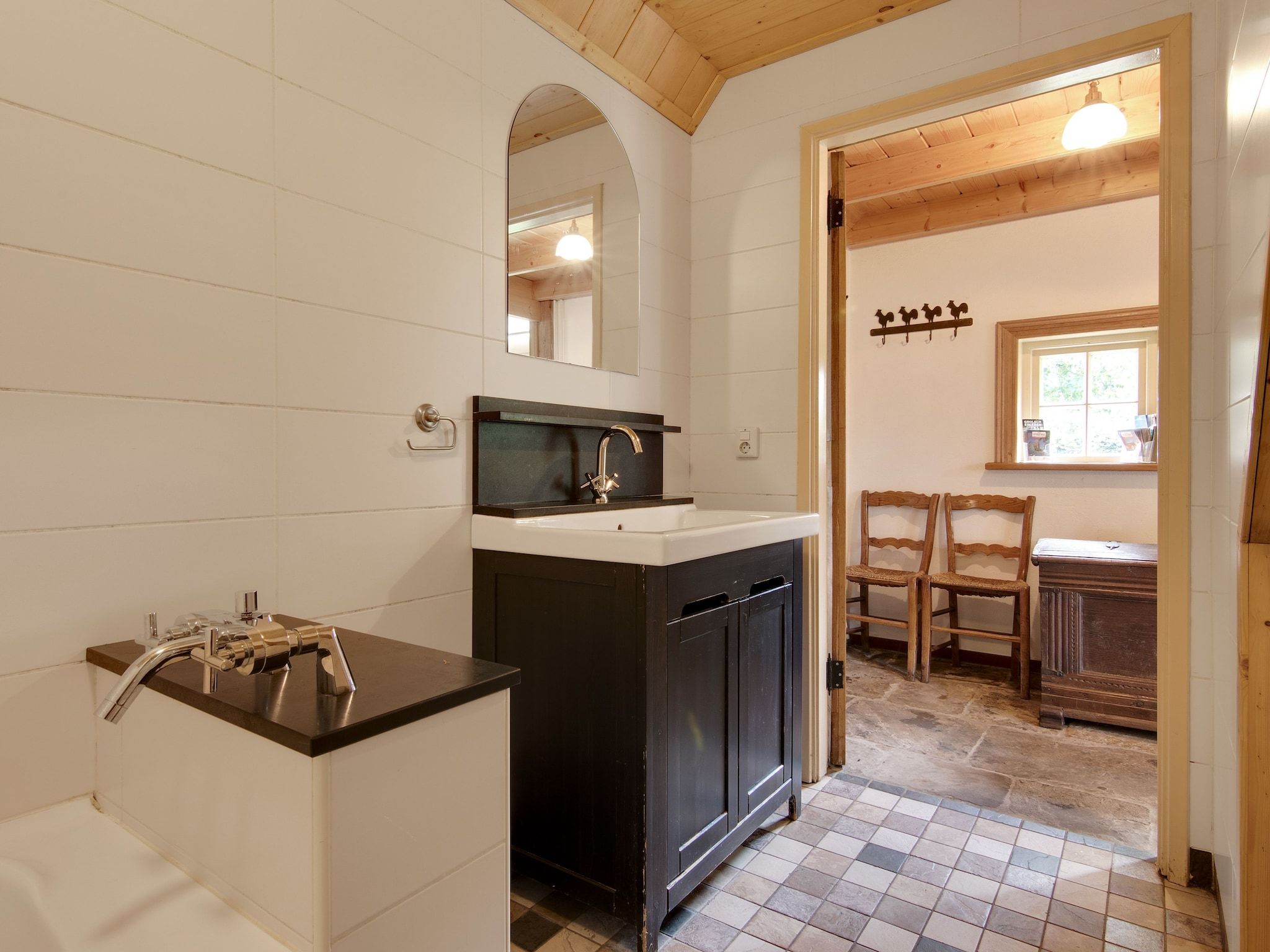 De badkamer van Kotman's spieker 12 persoons in Enschede