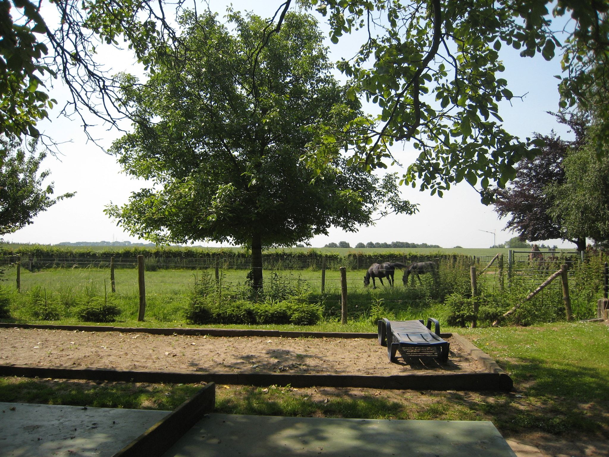 De tuin van Meschermolen 10 in Mesch-Eijsden