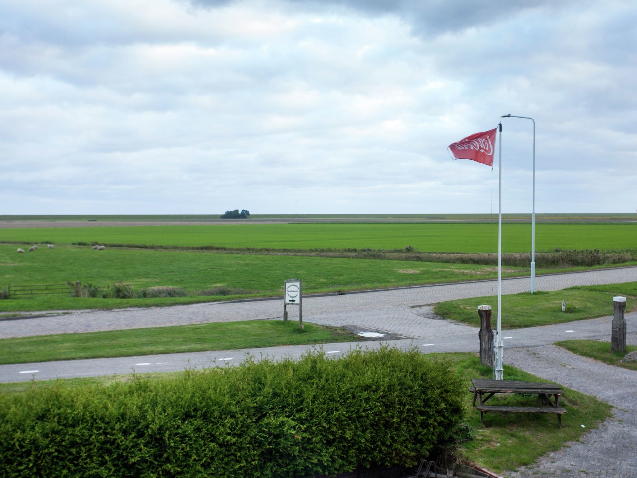 Het uitzicht vanaf De Vakantie boerderij in Holwerd