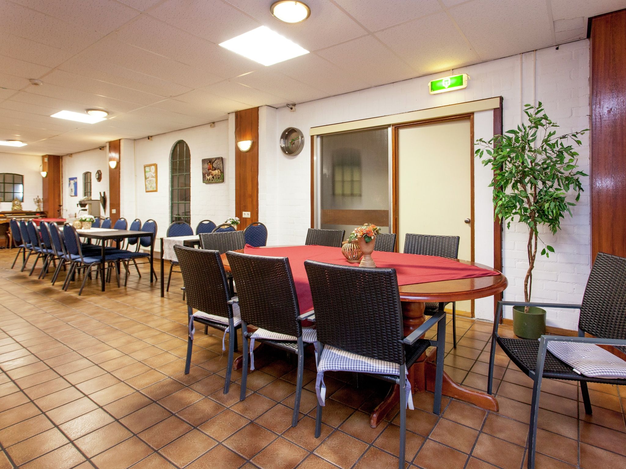 De eetkamer van De Vakantie boerderij in Holwerd