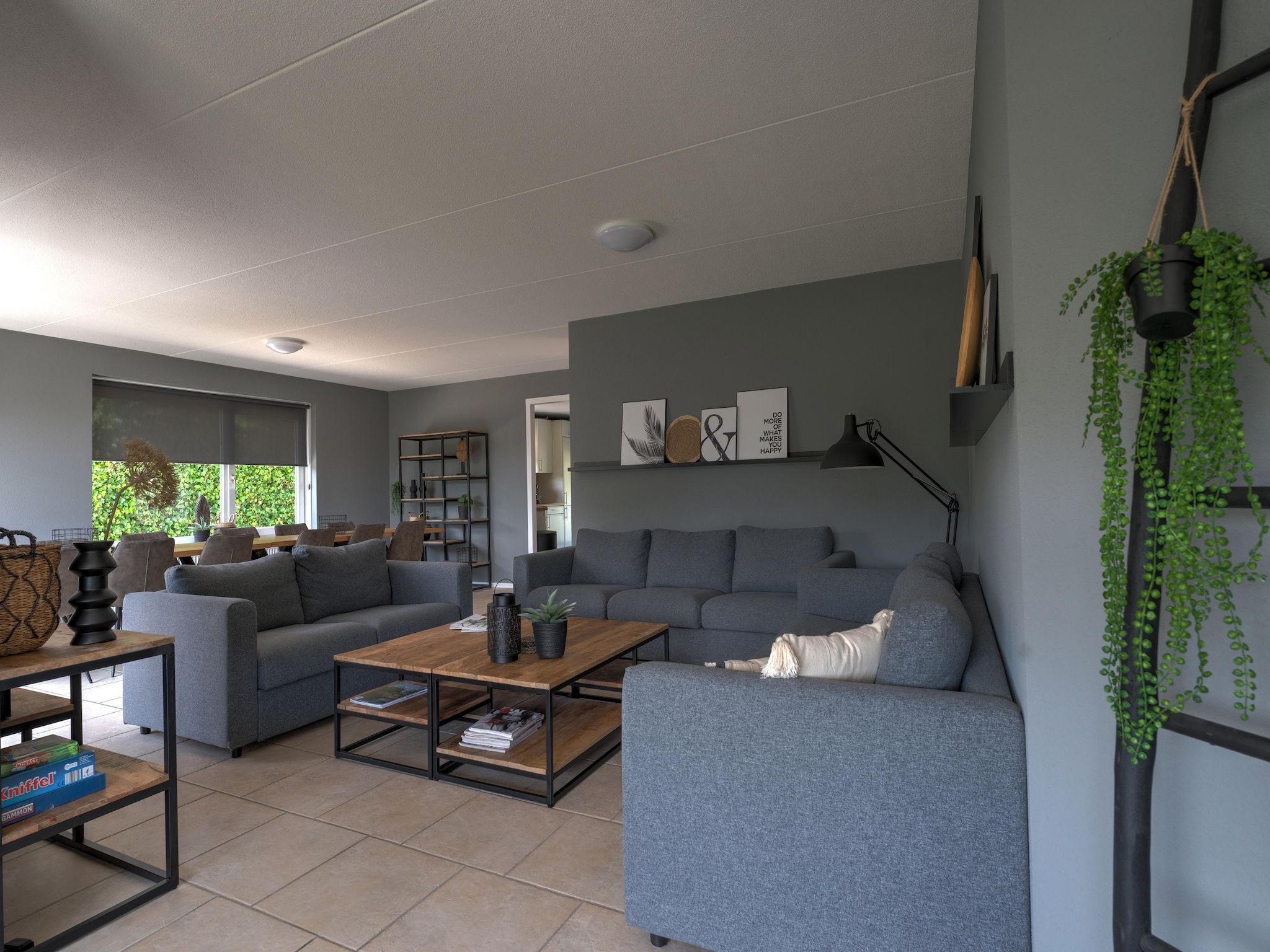 De woonkamer van Buitenplaats Enjoy in Zeewolde