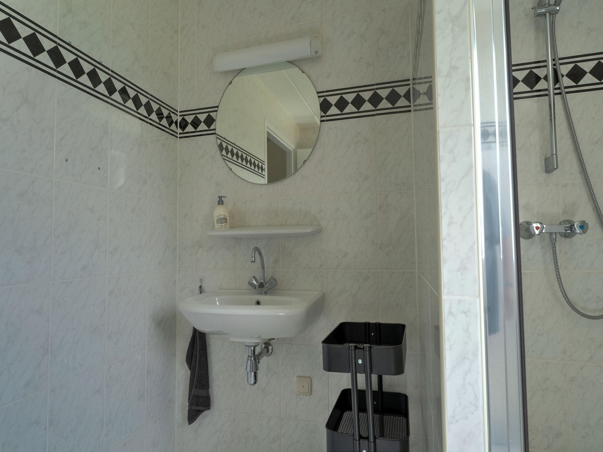 De badkamer van Buitenplaats Enjoy in Zeewolde