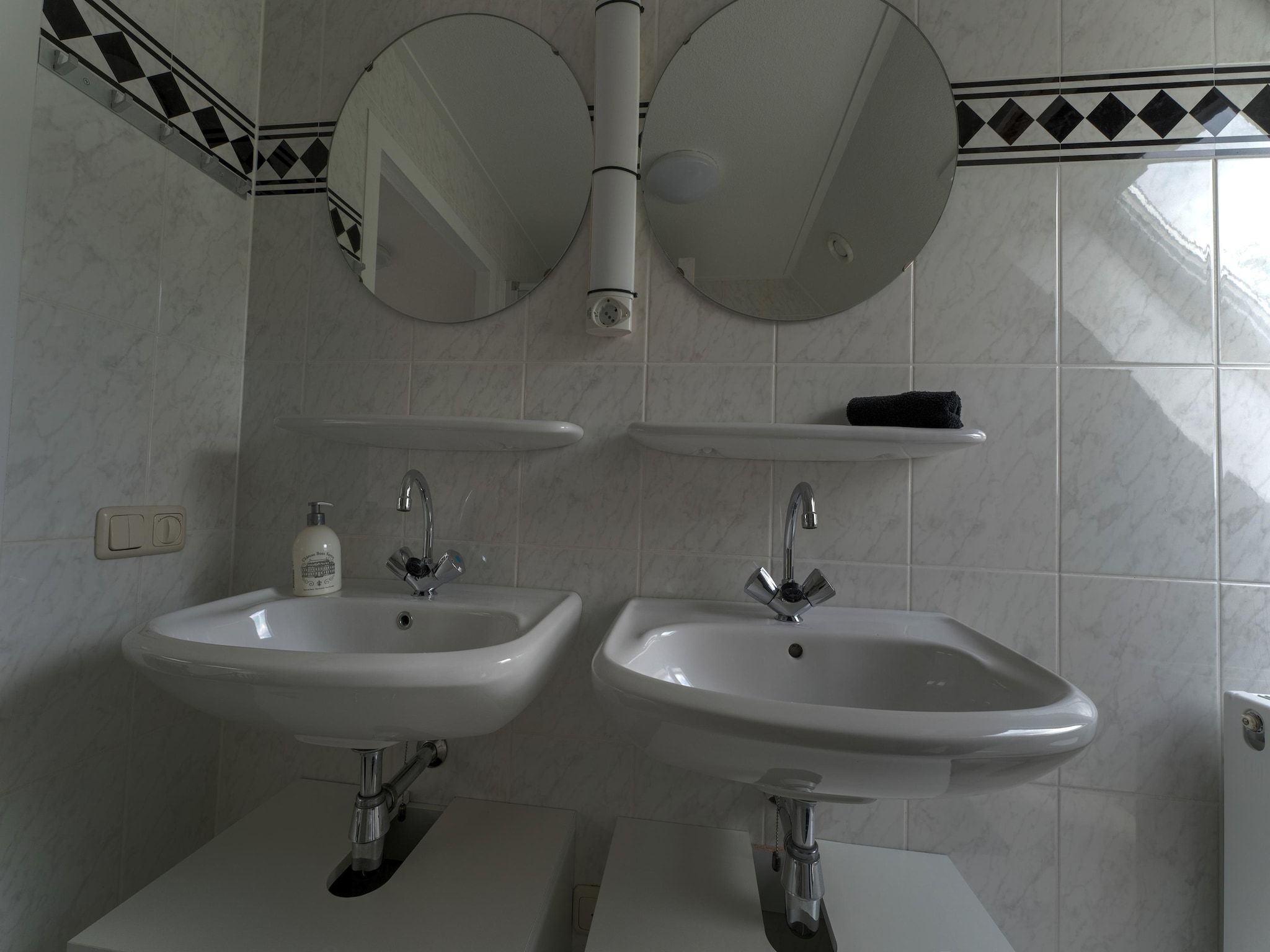 De badkamer van Buitenplaats Enjoy in Zeewolde