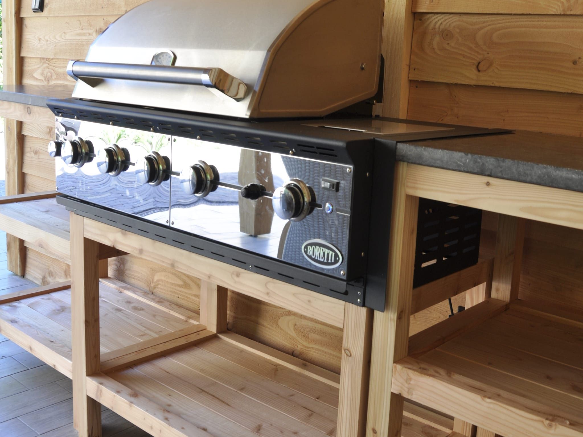 Het terras van Landhuis de Linde in Nijensleek